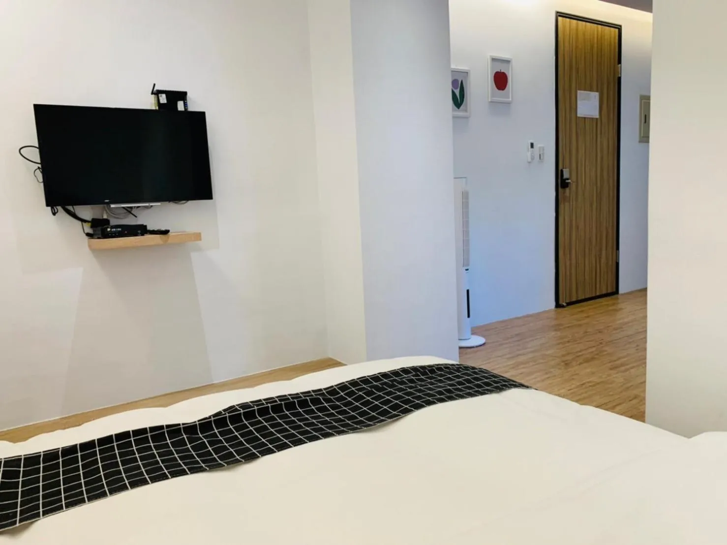 TV and multimedia, Bed in H suite Go