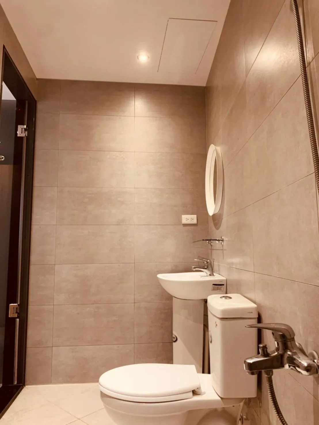 Shower in H suite Go