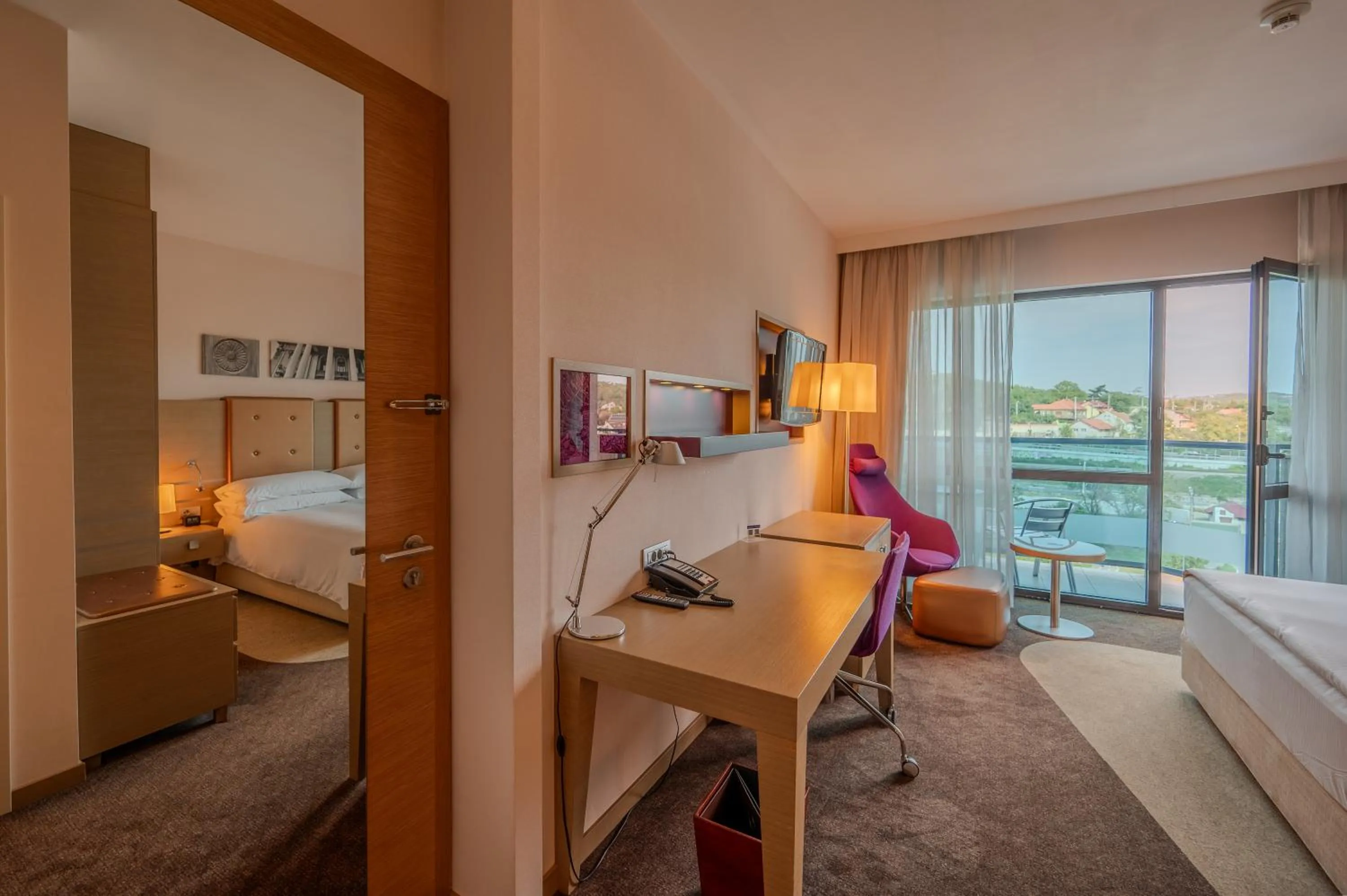 Bedroom, Bed in DoubleTree by Hilton Oradea