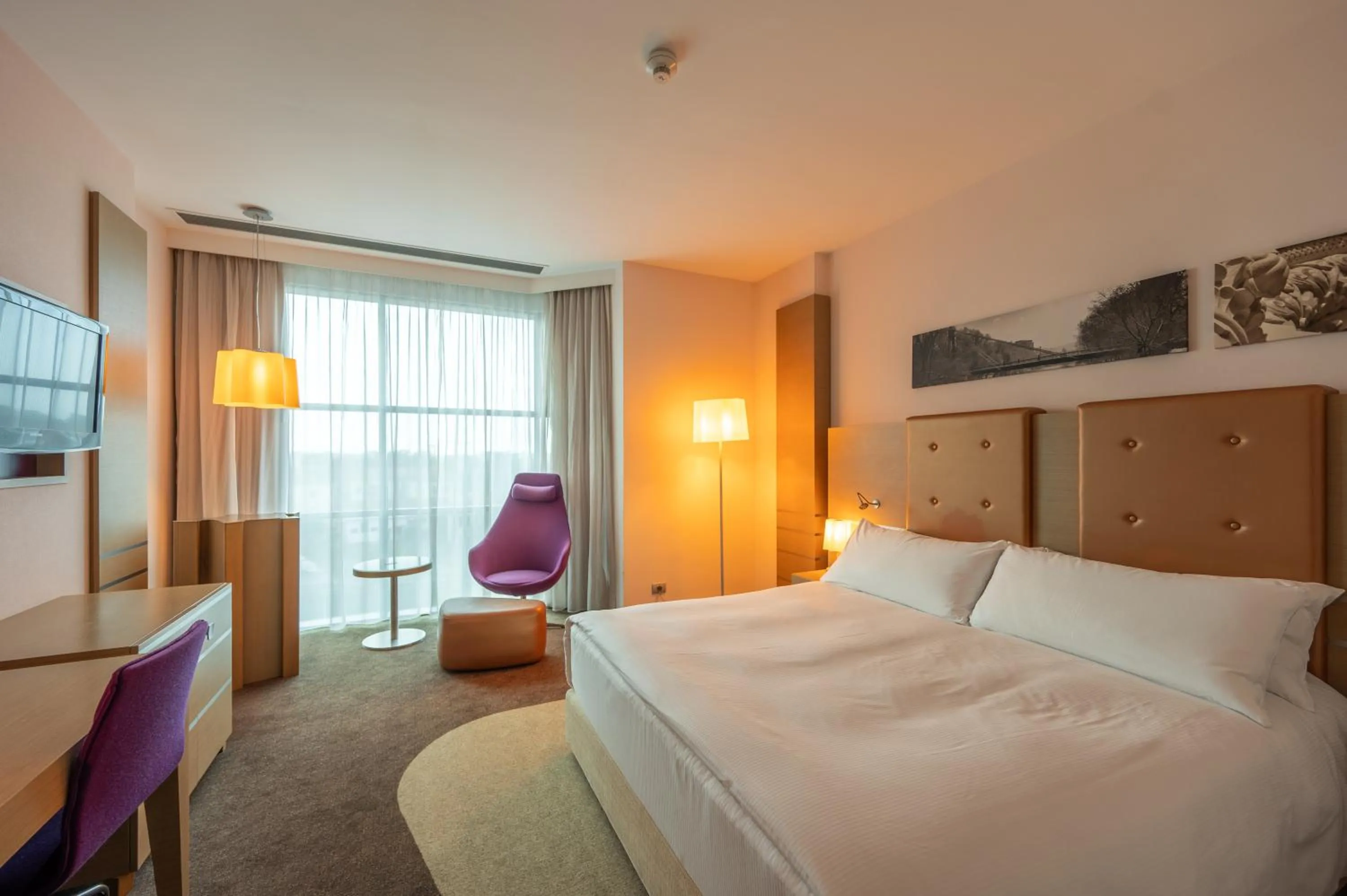 Bedroom, Bed in DoubleTree by Hilton Oradea