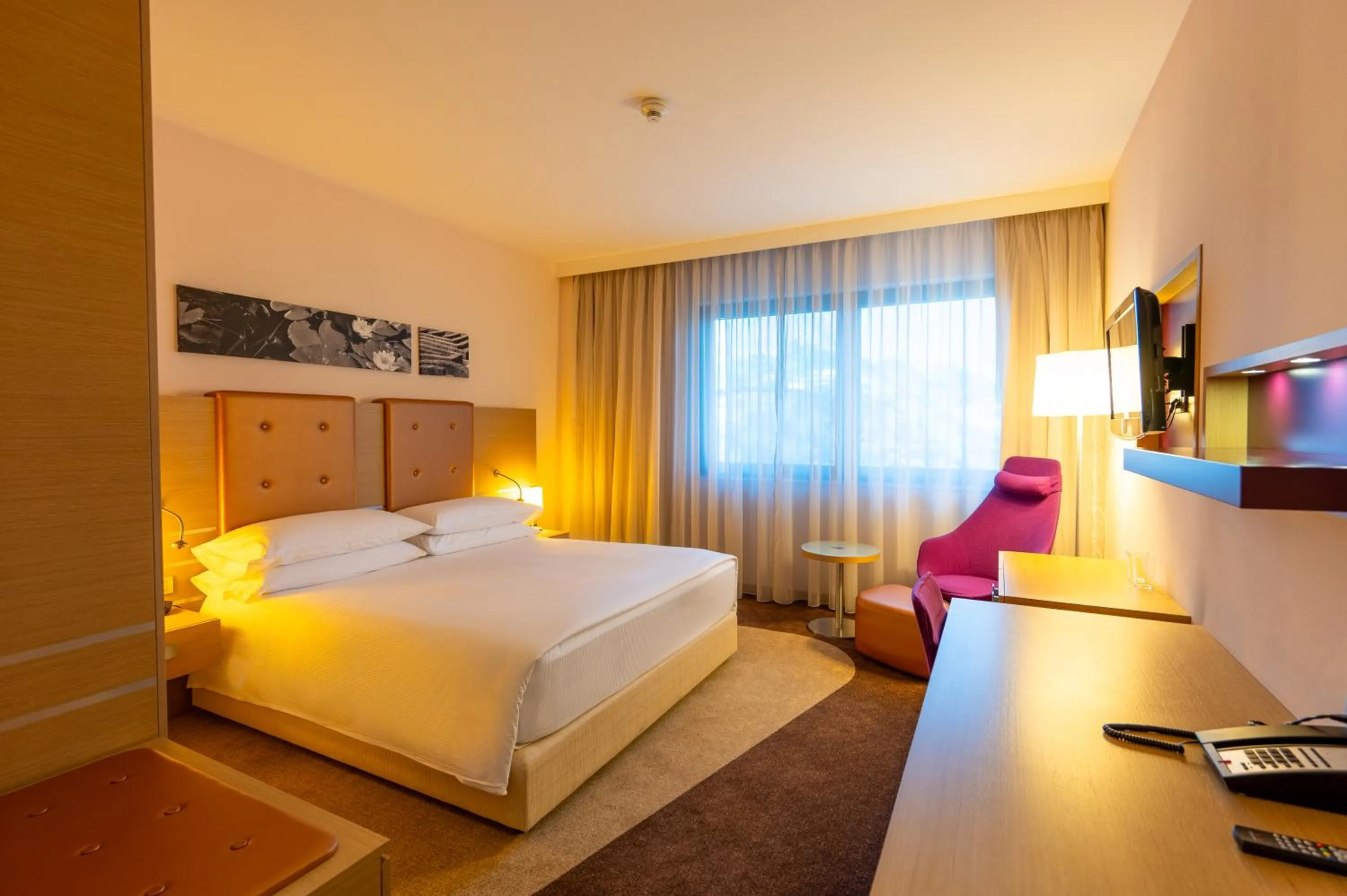 Bedroom, Bed in DoubleTree by Hilton Oradea