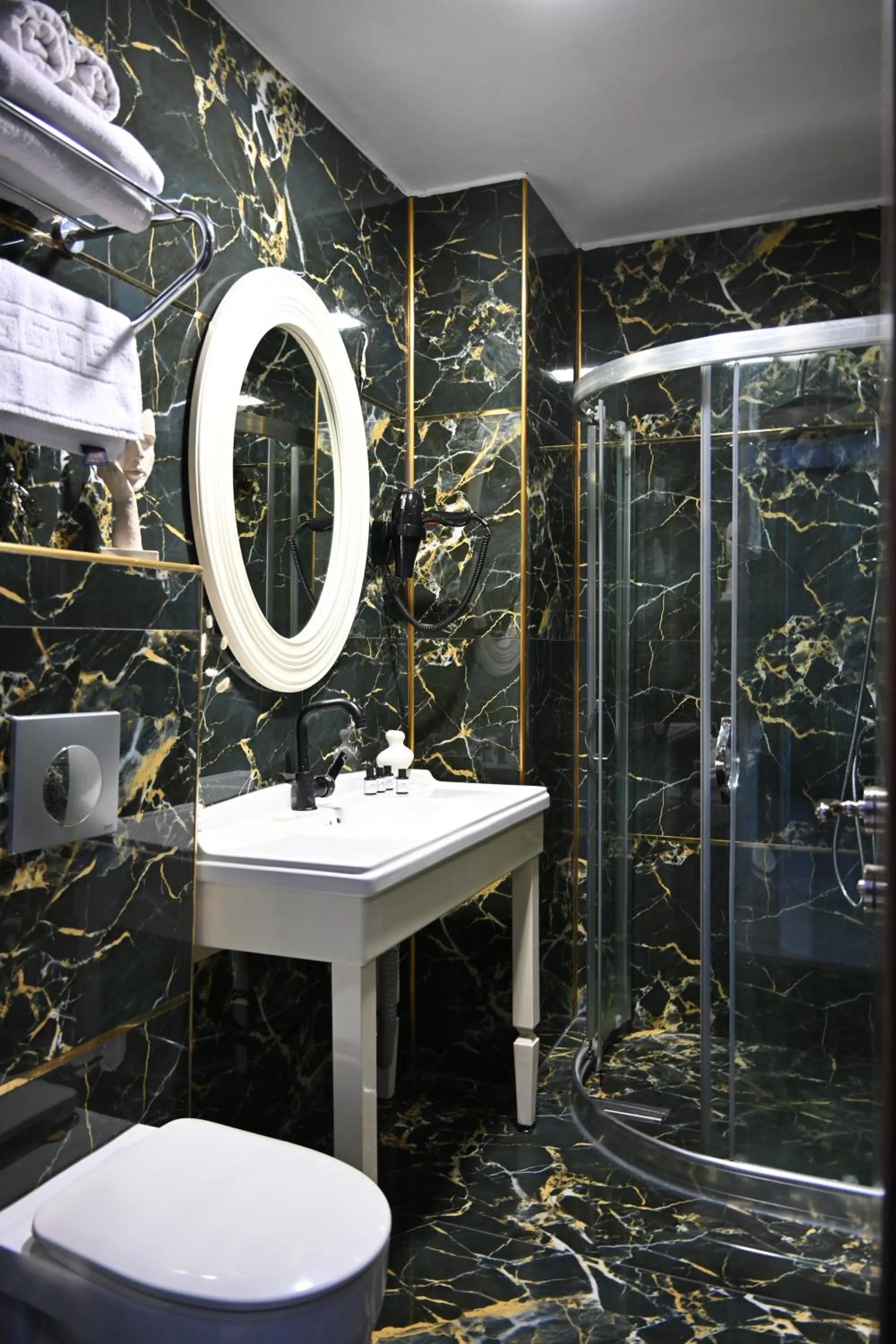 Shower in Elite Marmara Hotel Gungoren