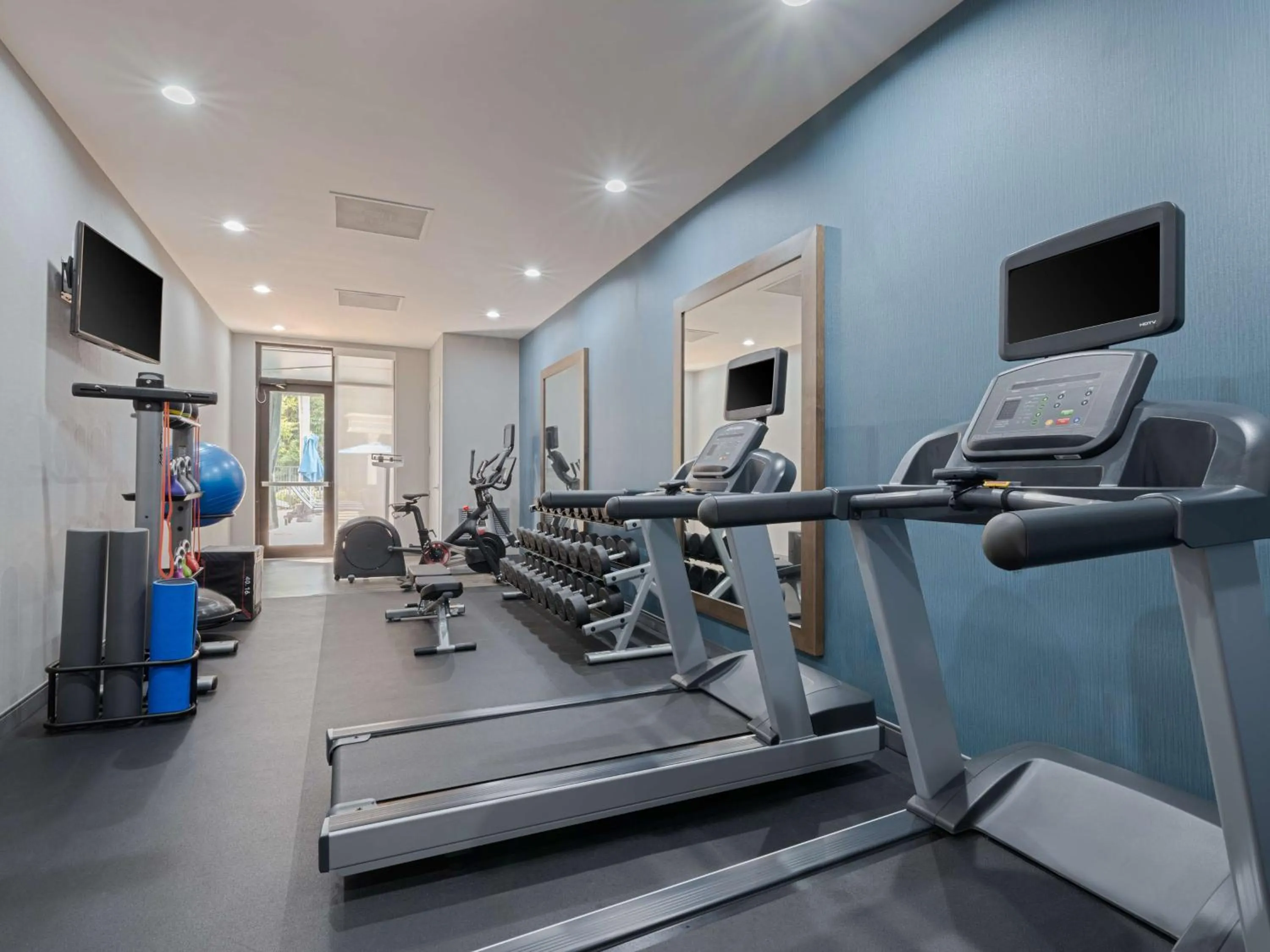 Fitness centre/facilities in Hampton Inn Deerfield Beach