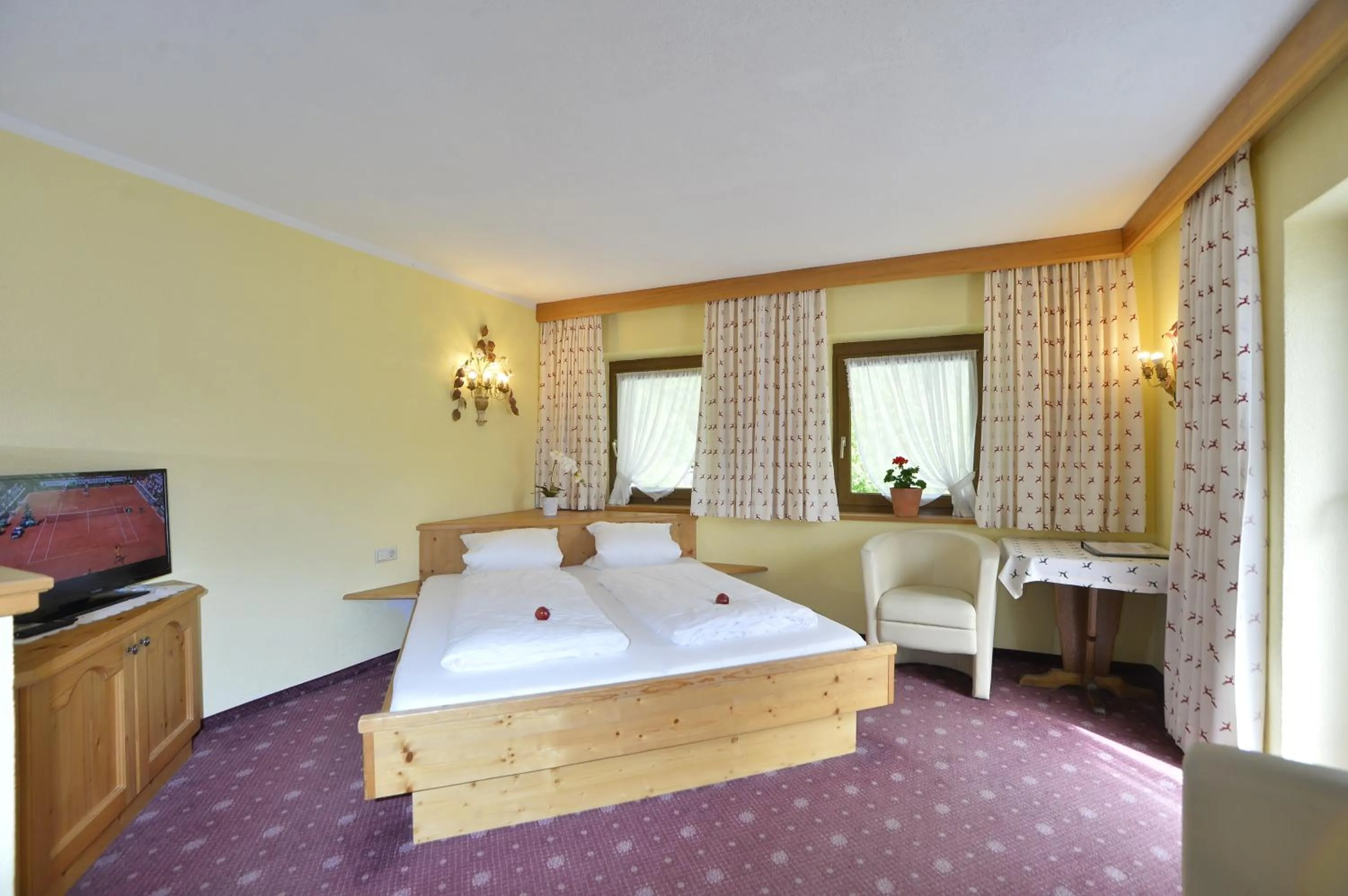Photo of the whole room, Bed in Pension und Apartments Landhaus Marie