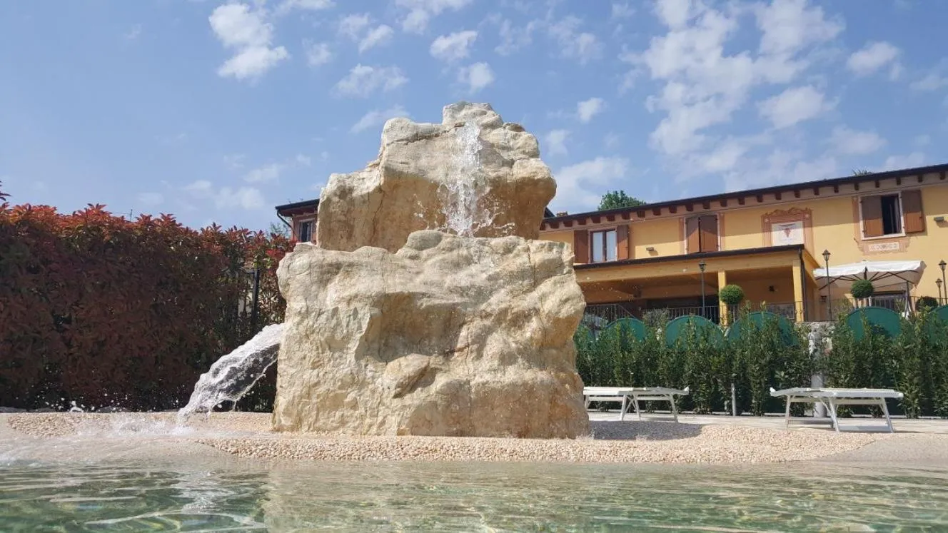 Swimming pool in La Zerla