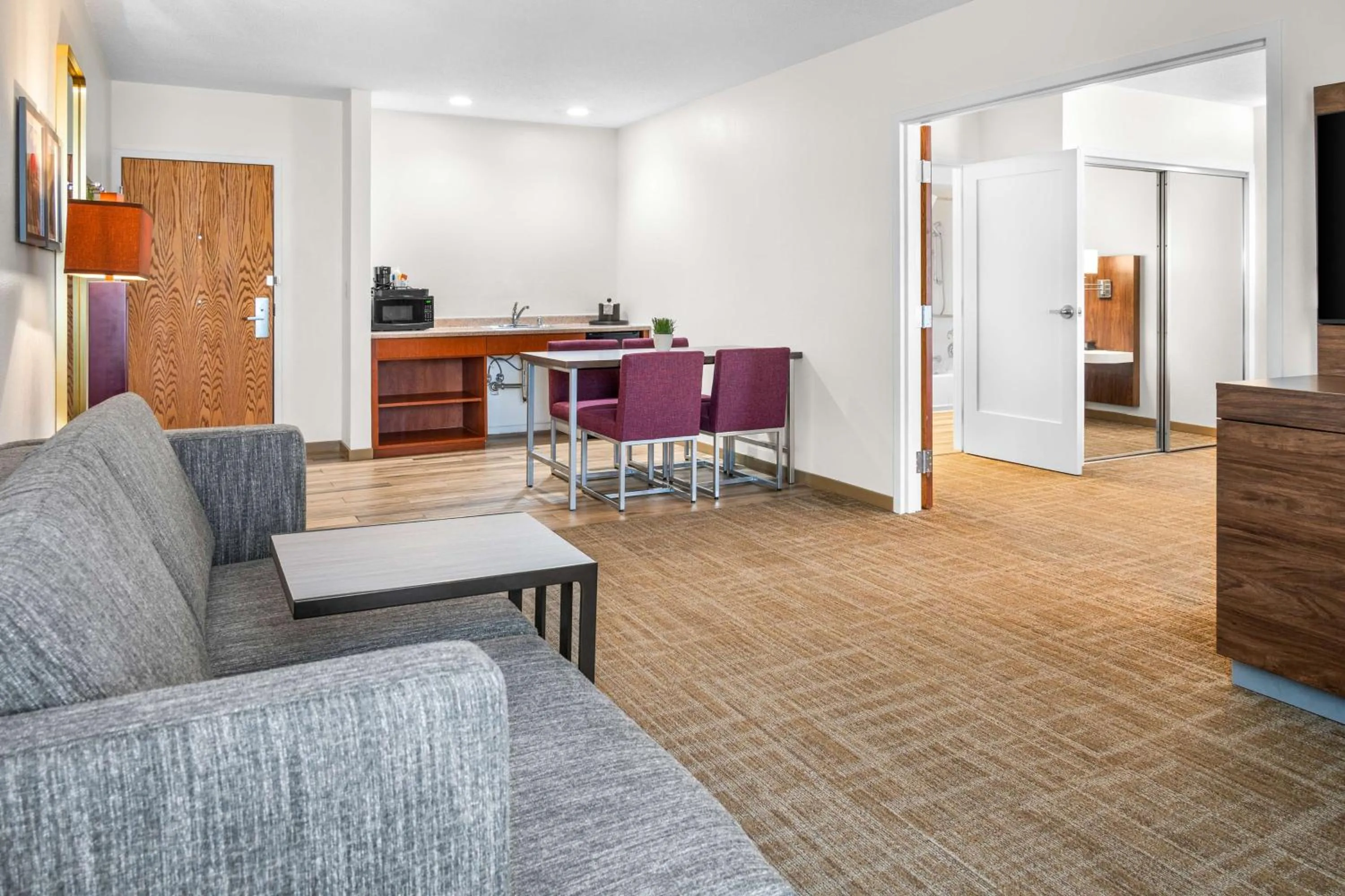 Living room in Hampton Inn Grand Rapids/North