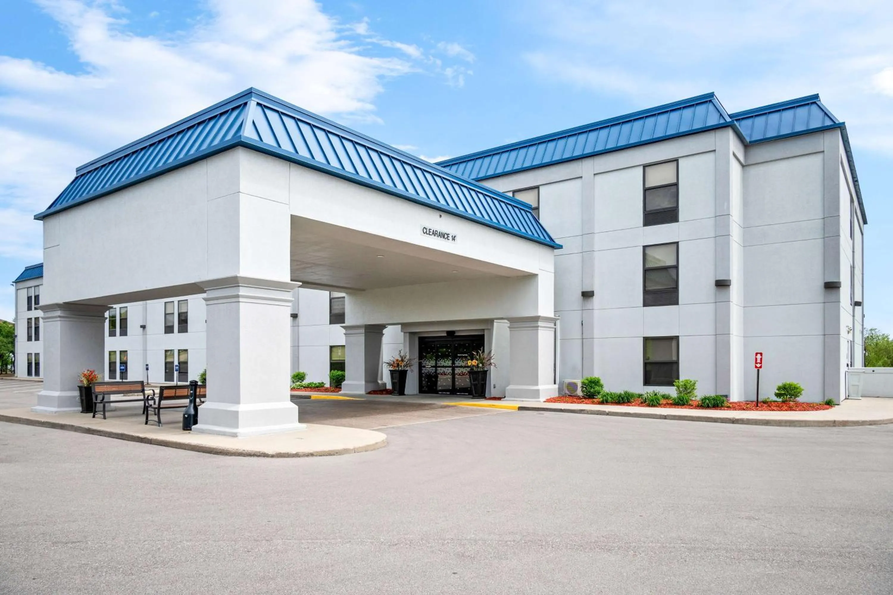 Property building in Hampton Inn Grand Rapids/North