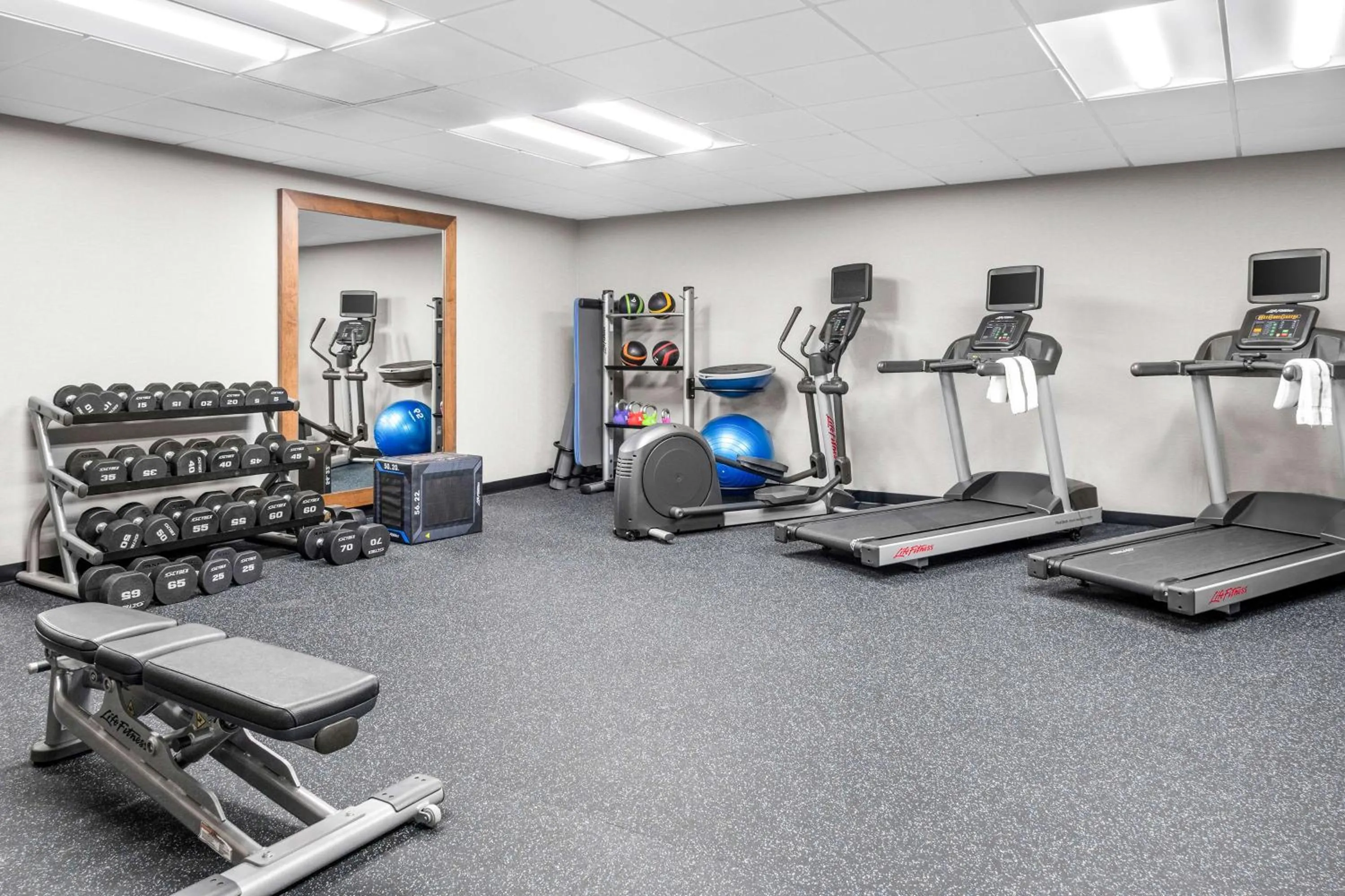 Fitness centre/facilities in Hampton Inn Grand Rapids/North