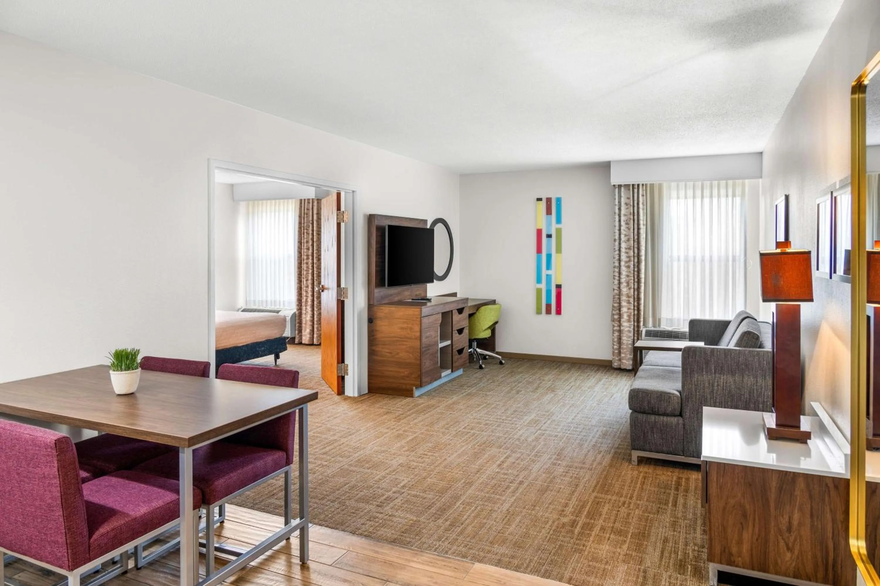 Living room in Hampton Inn Grand Rapids/North