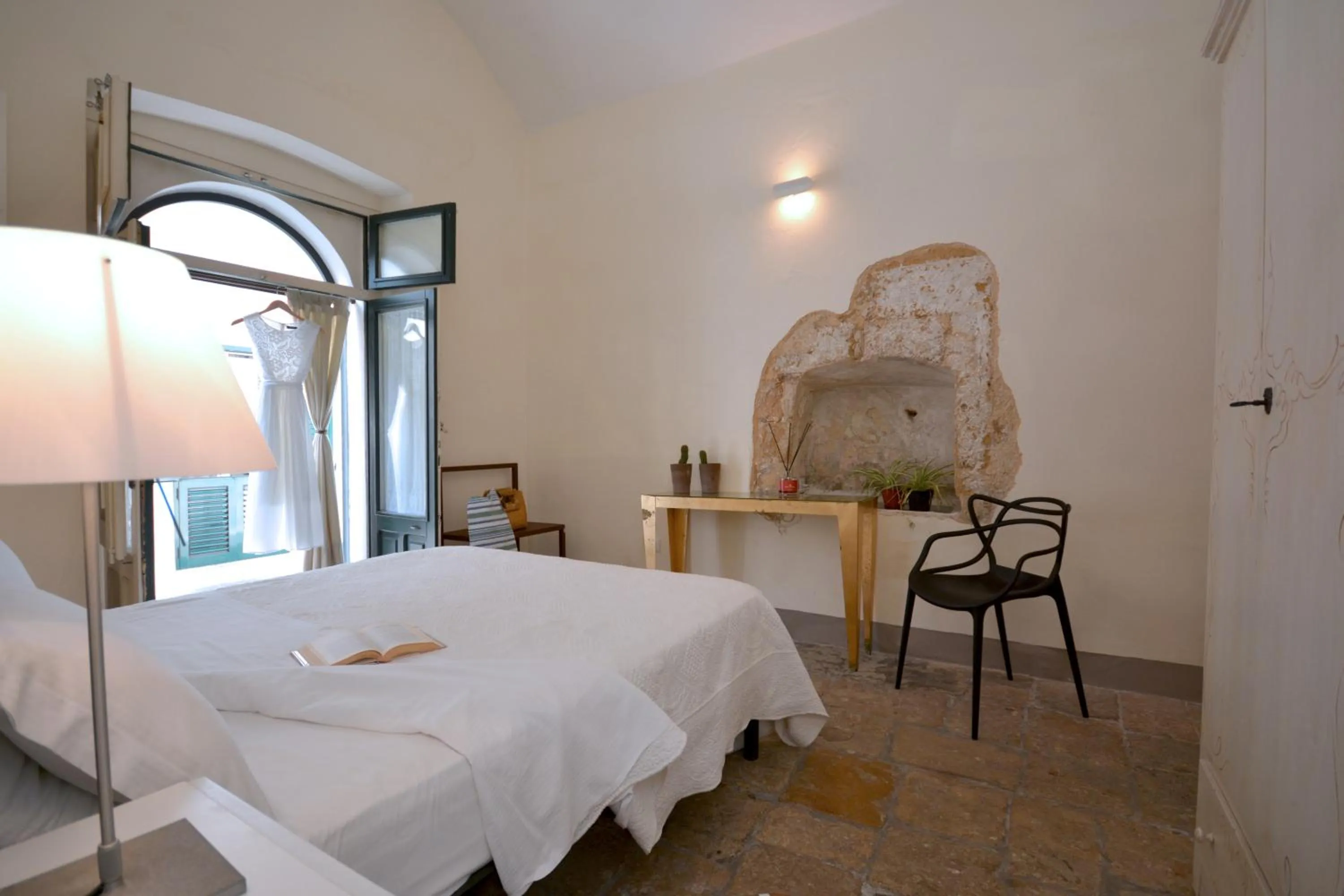 Photo of the whole room, Bed in B&B Palazzo del Capitolo - By I Bastioni San Domenico