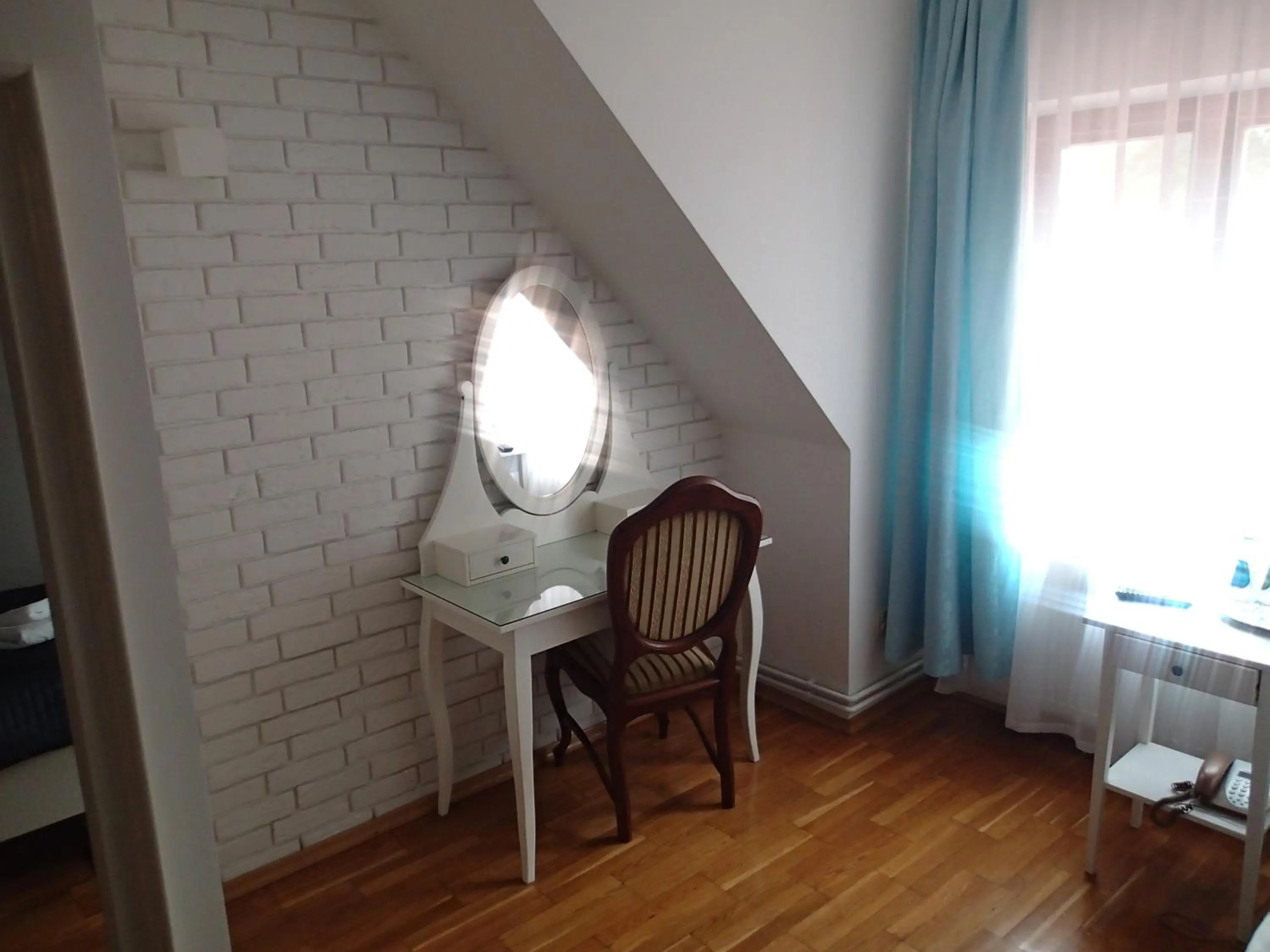 Photo of the whole room in Hotel Artis