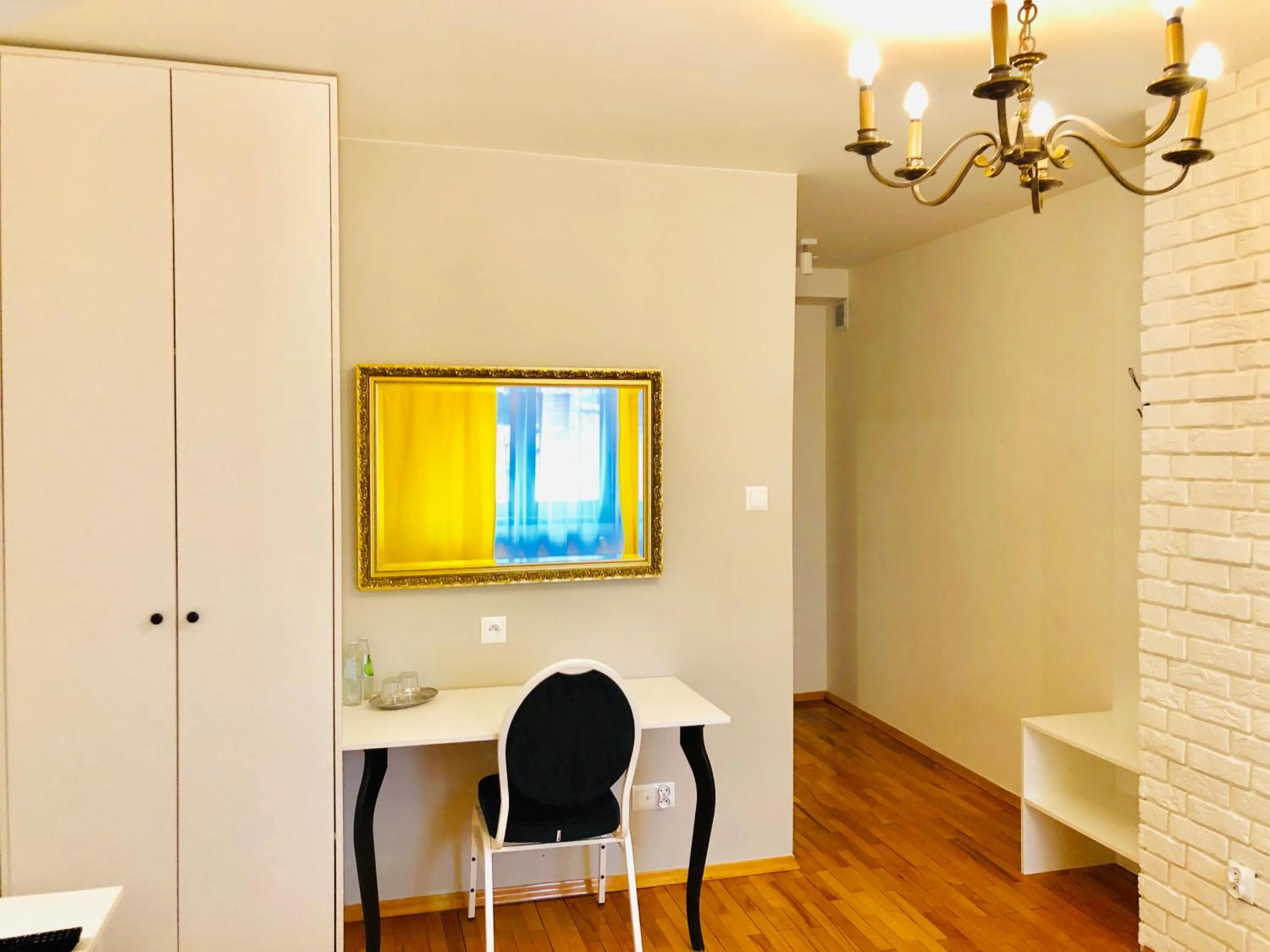 Photo of the whole room in Hotel Artis