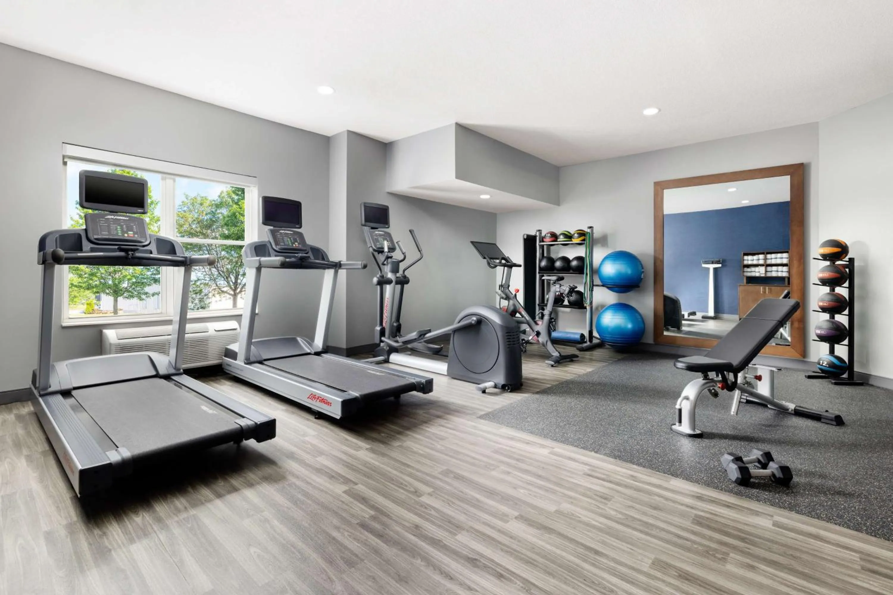 Fitness centre/facilities in Hampton Inn & Suites Fort Wayne-North