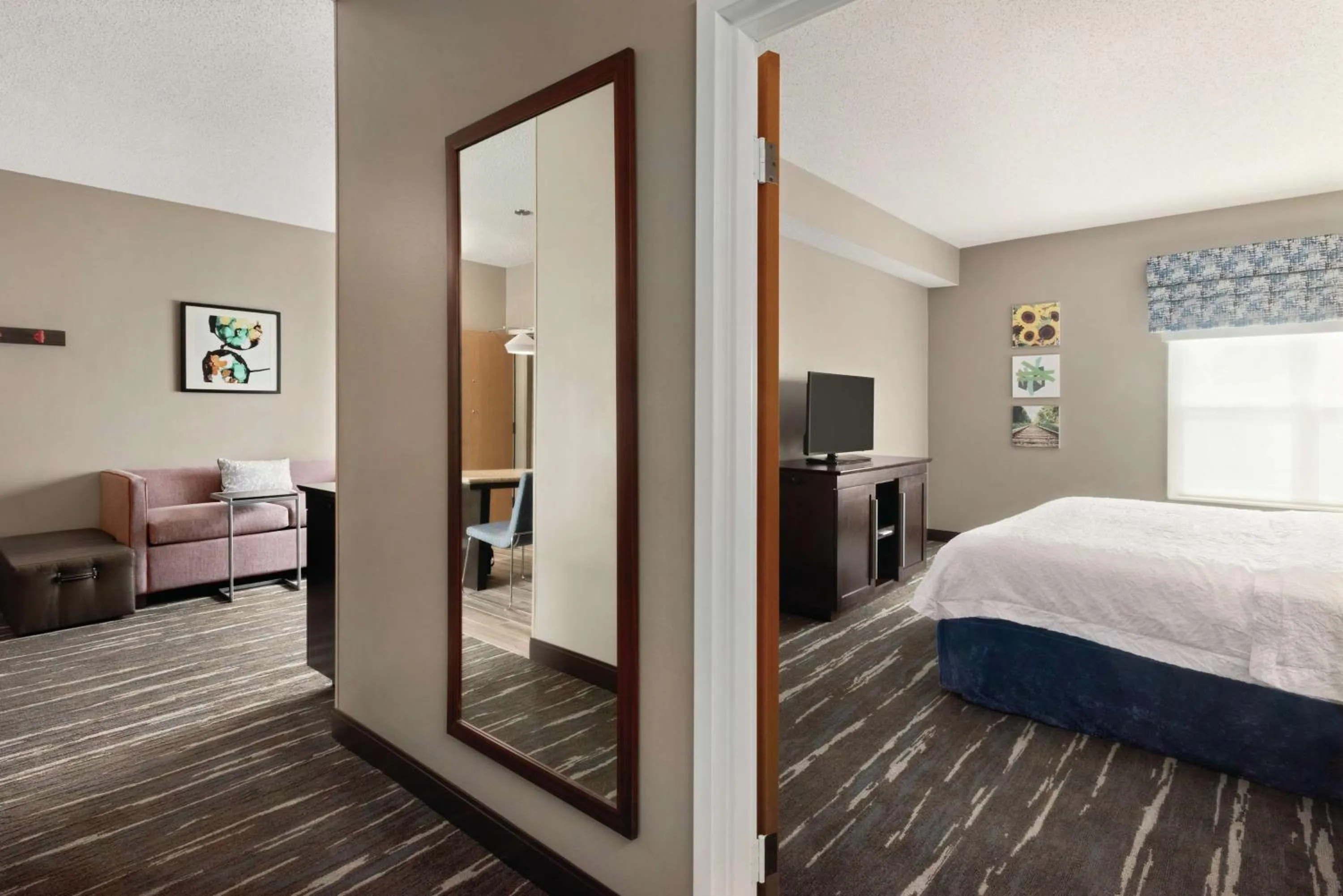 Bed in Hampton Inn & Suites Fort Wayne-North