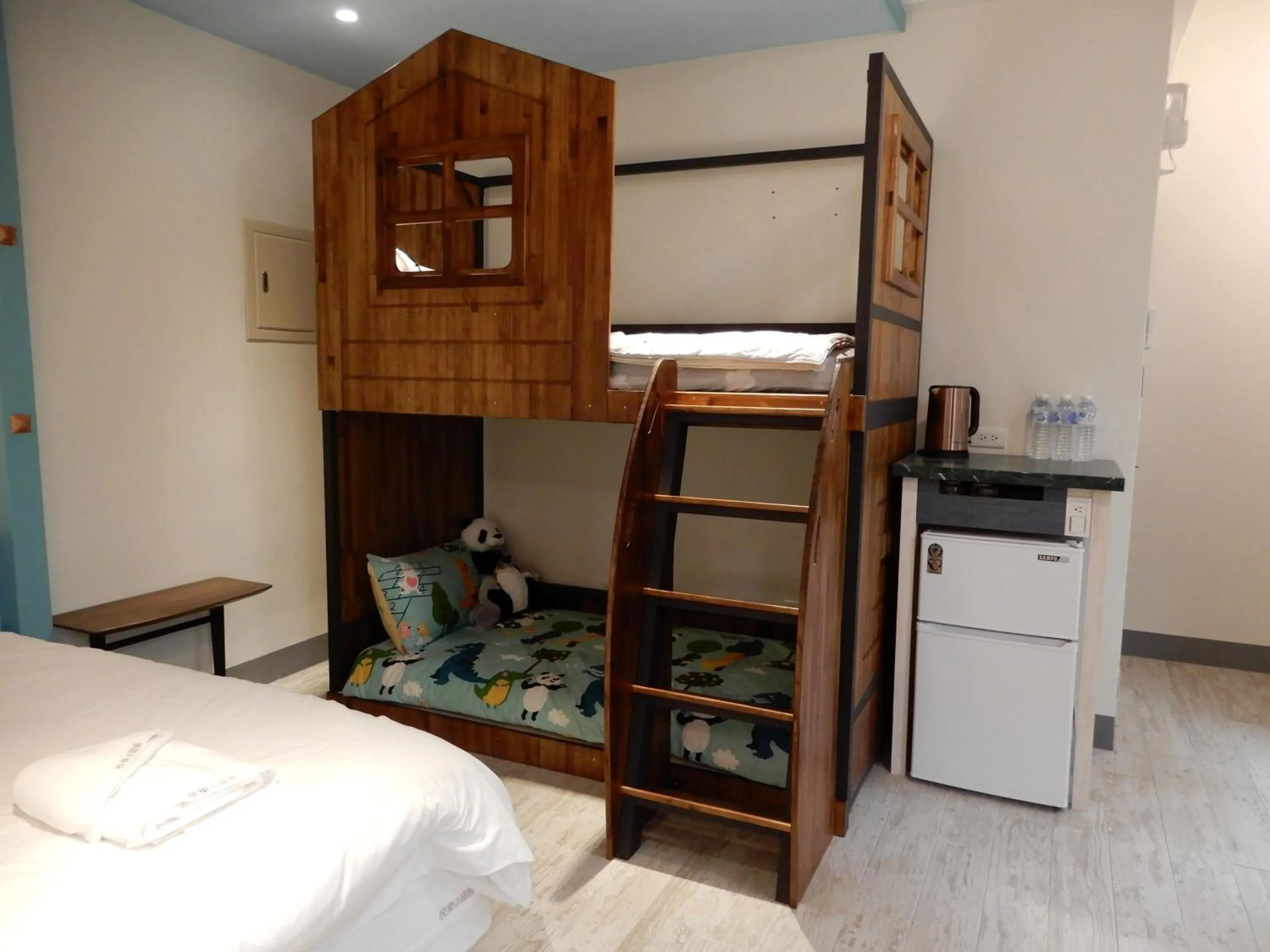 bunk bed, Bed in Happy Wing Guesthouse