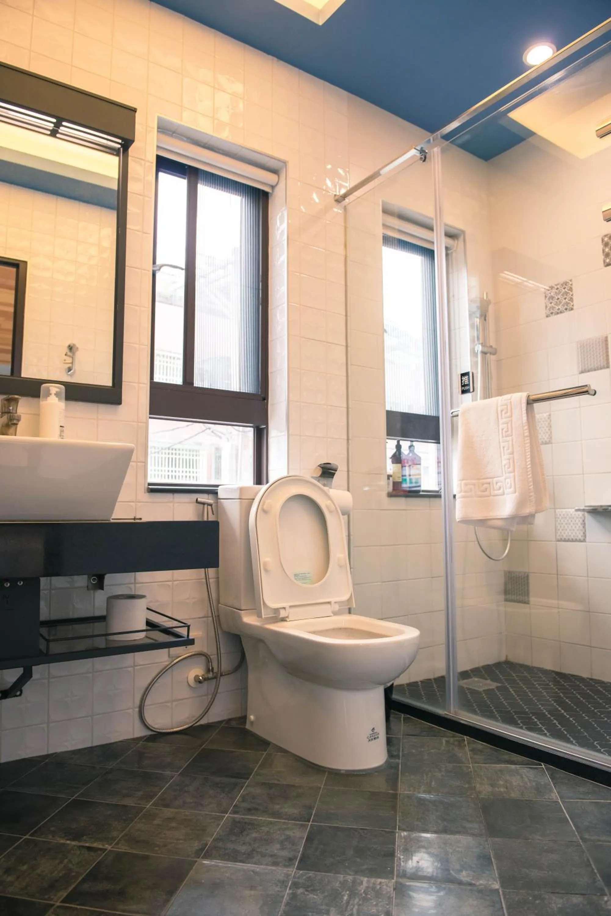 Bathroom in Happy Wing Guesthouse