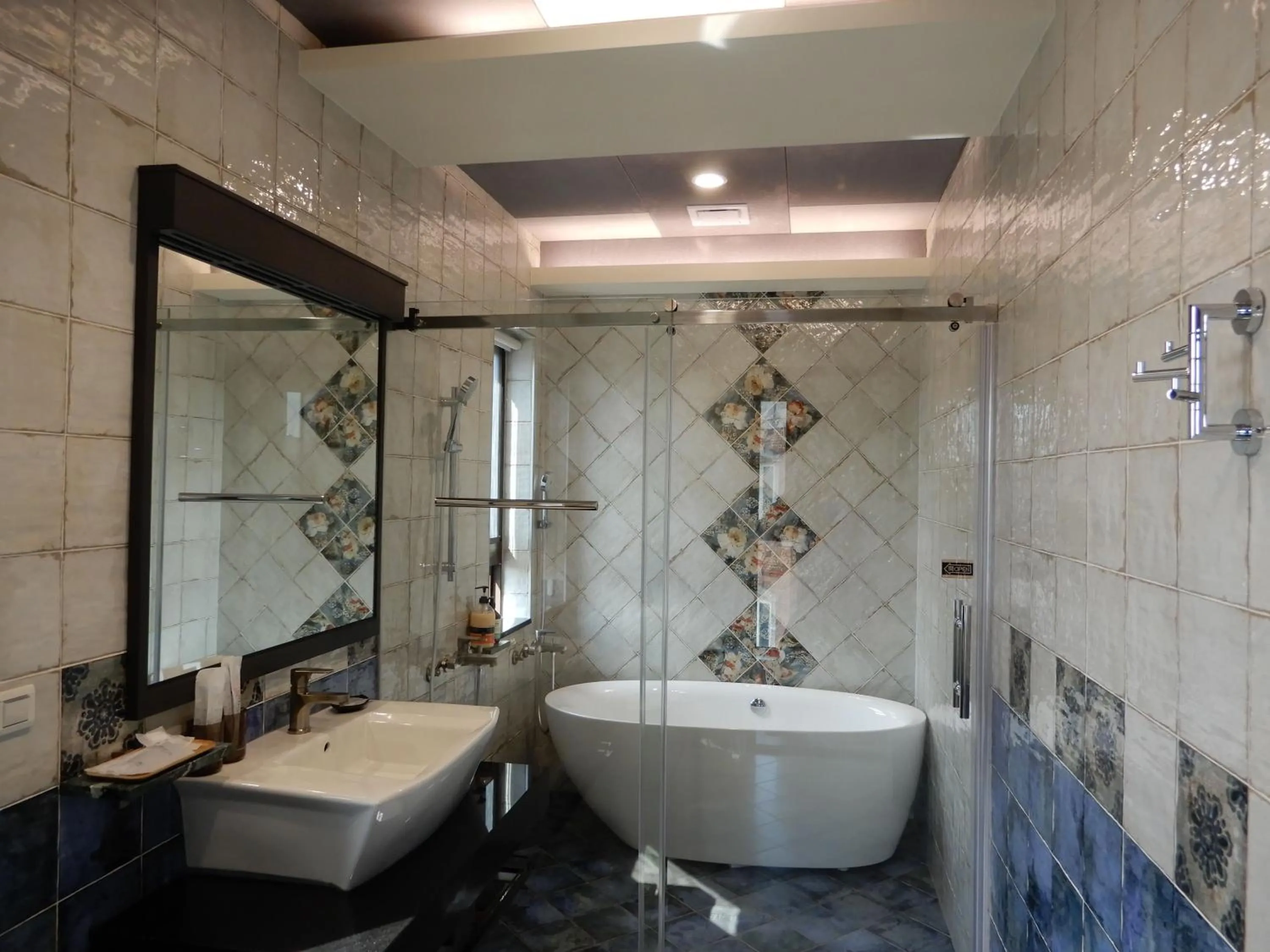 Bathroom in Happy Wing Guesthouse