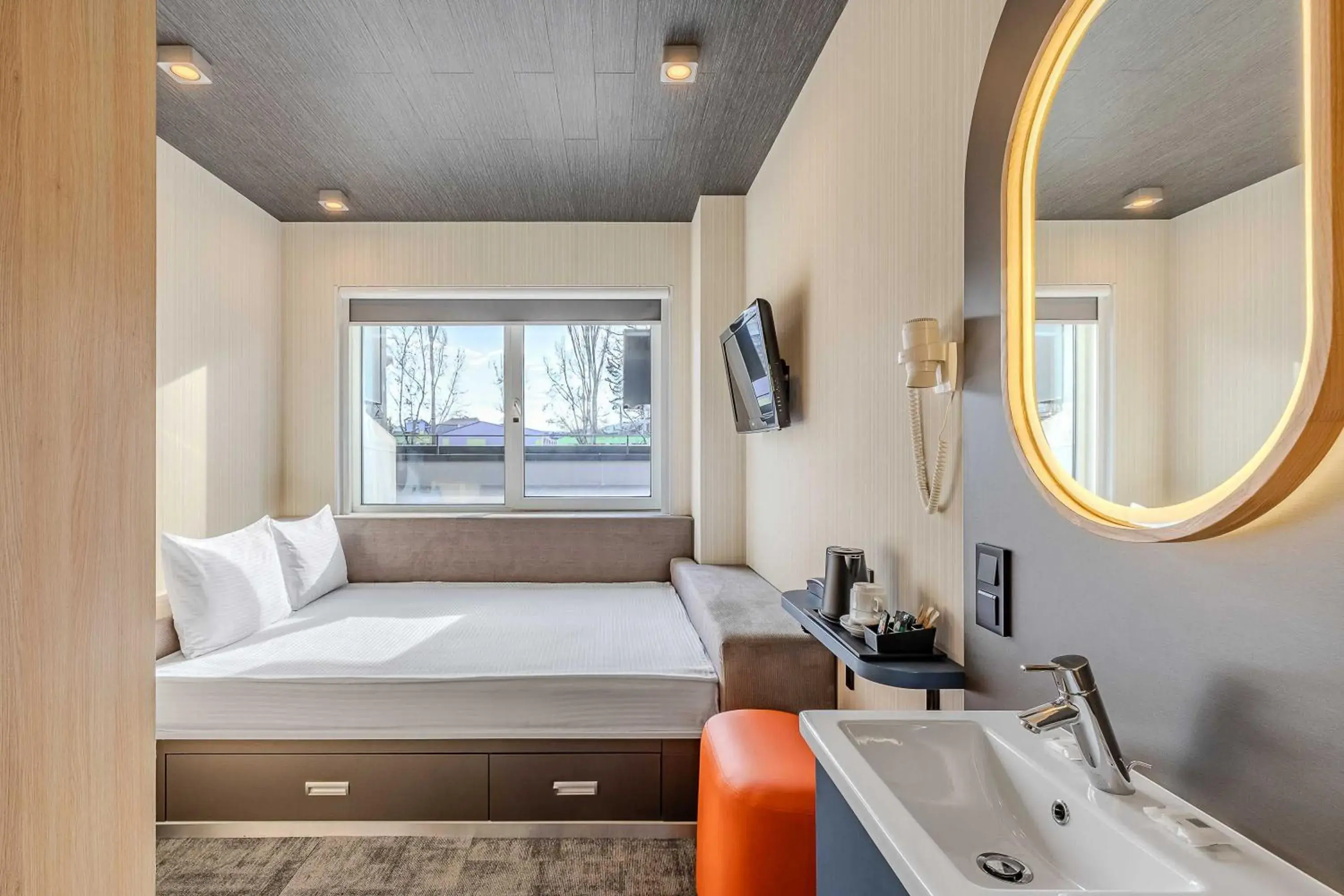 Standard Queen Room - single occupancy in IQ Hotel Standard Queen Room - single occupancy in IQ Hotel