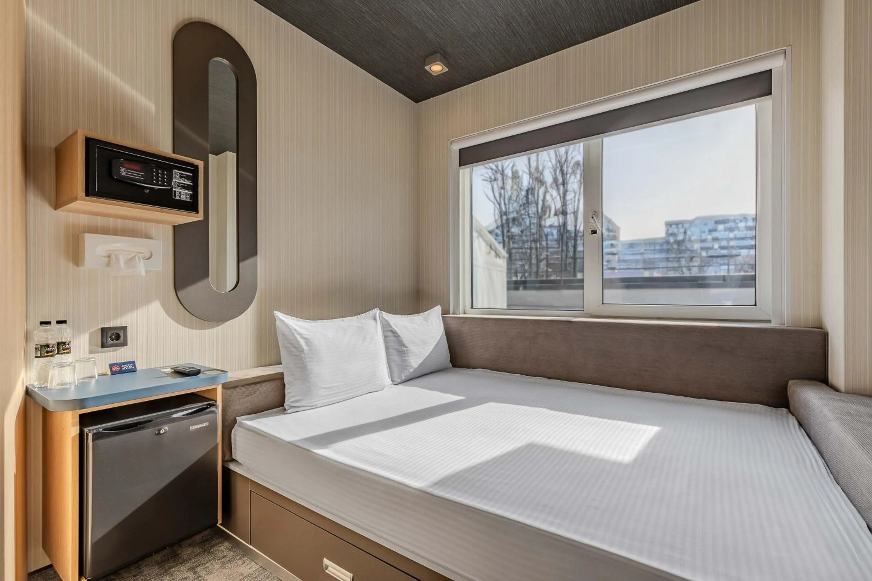 Bedroom, Bed in IQ Hotel