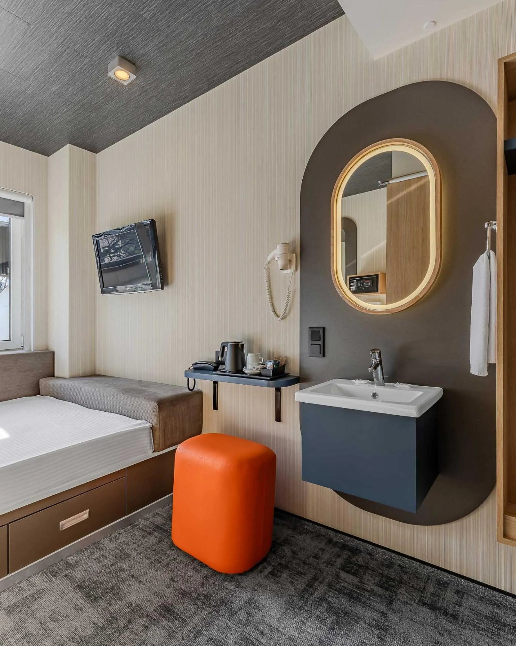 Coffee/tea facilities, Bed in IQ Hotel