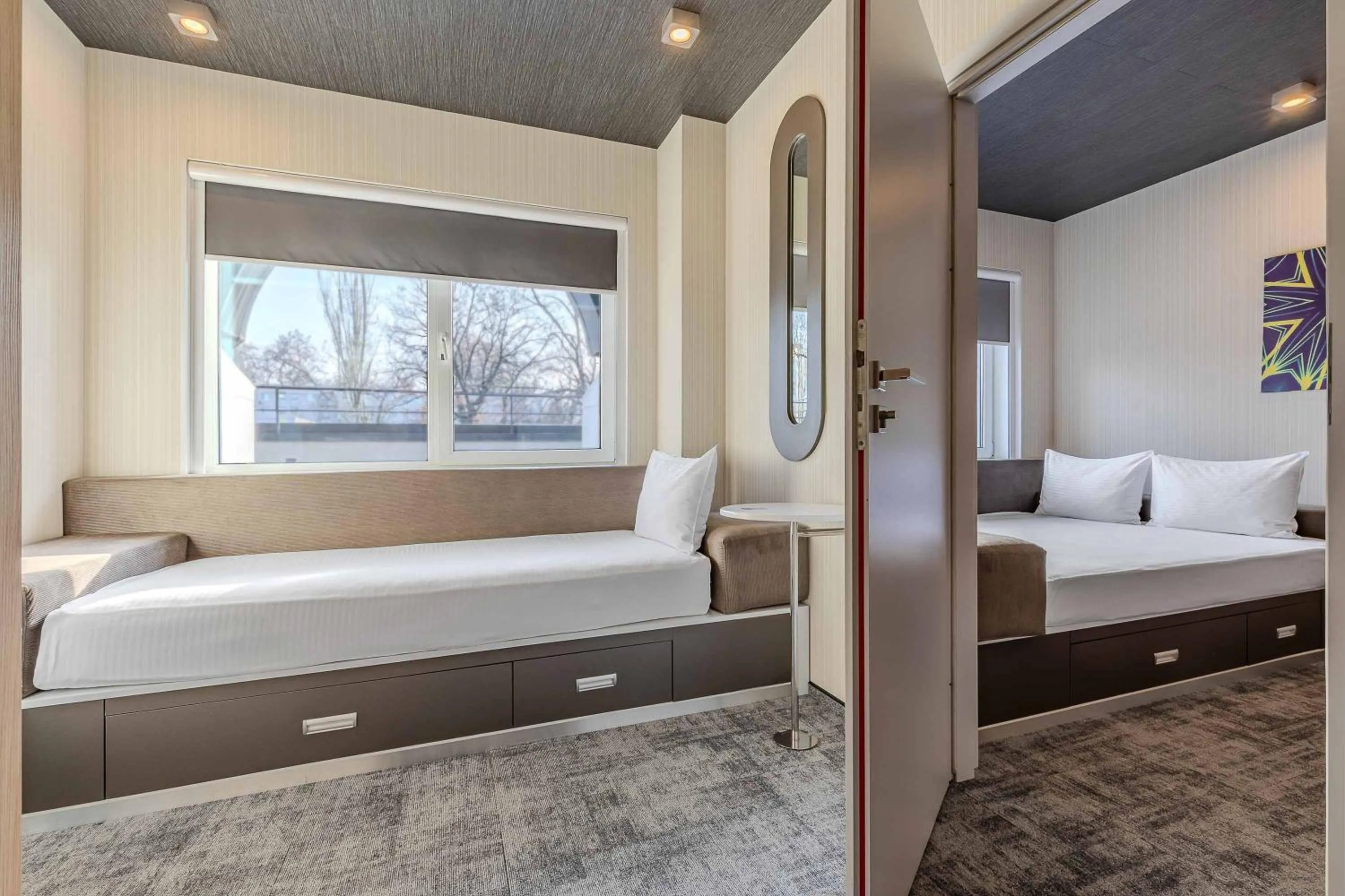 Bedroom, Bed in IQ Hotel