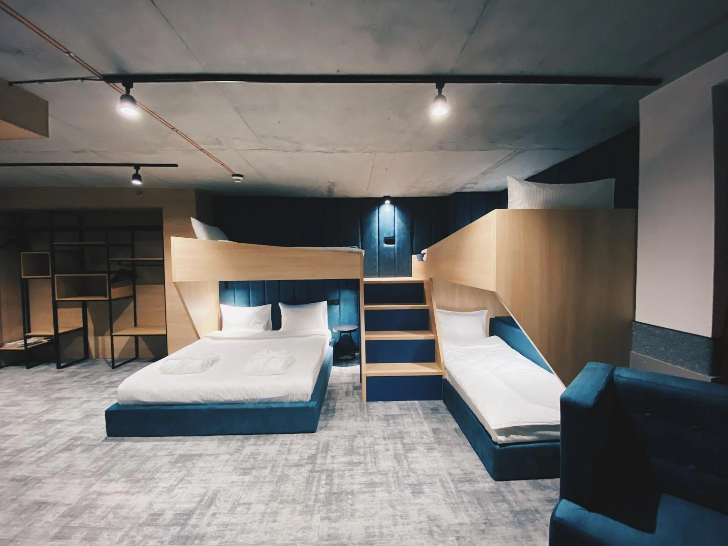 Family, Bed in IQ Hotel