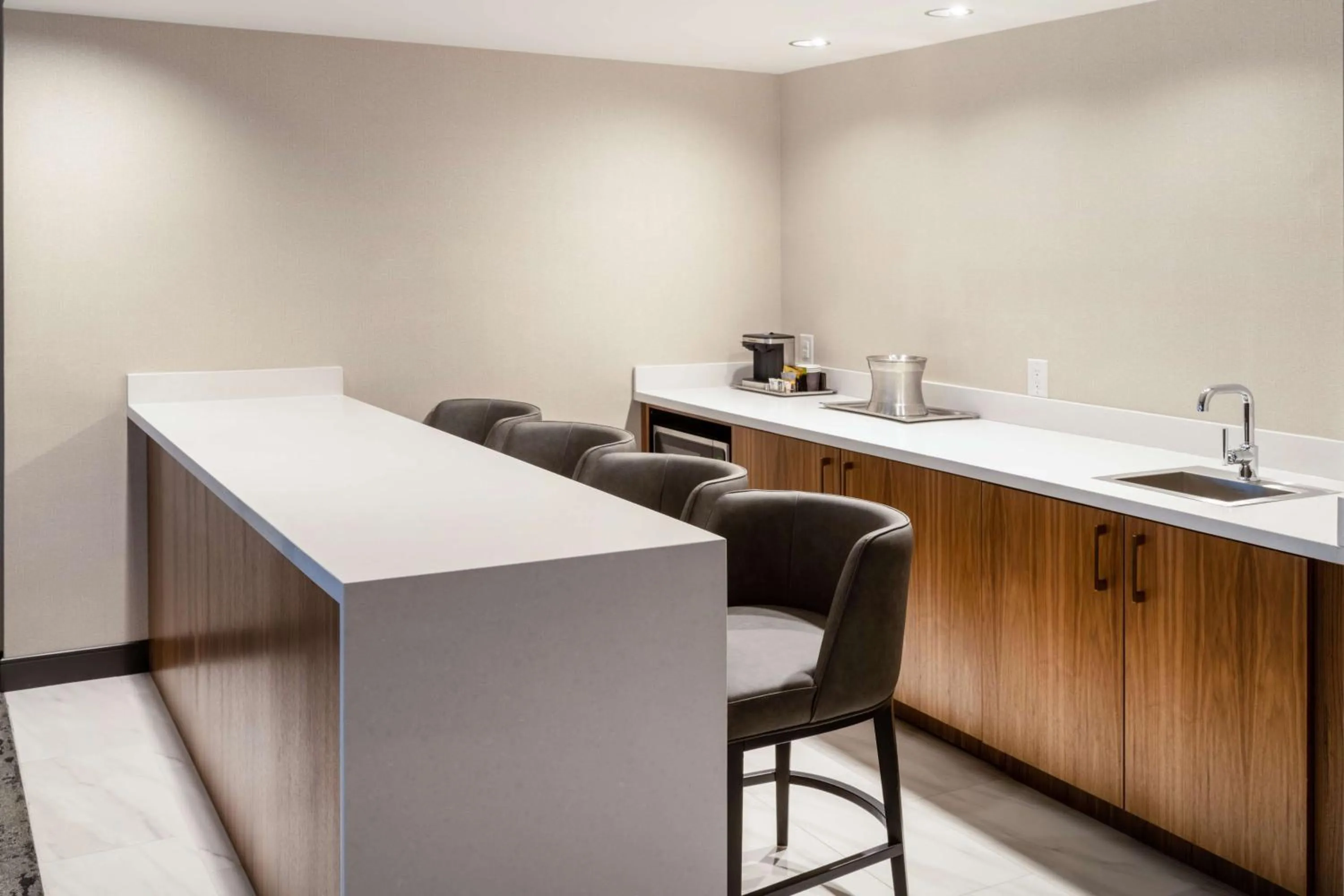 Living room in Hilton Dallas Lincoln Centre by the Galleria