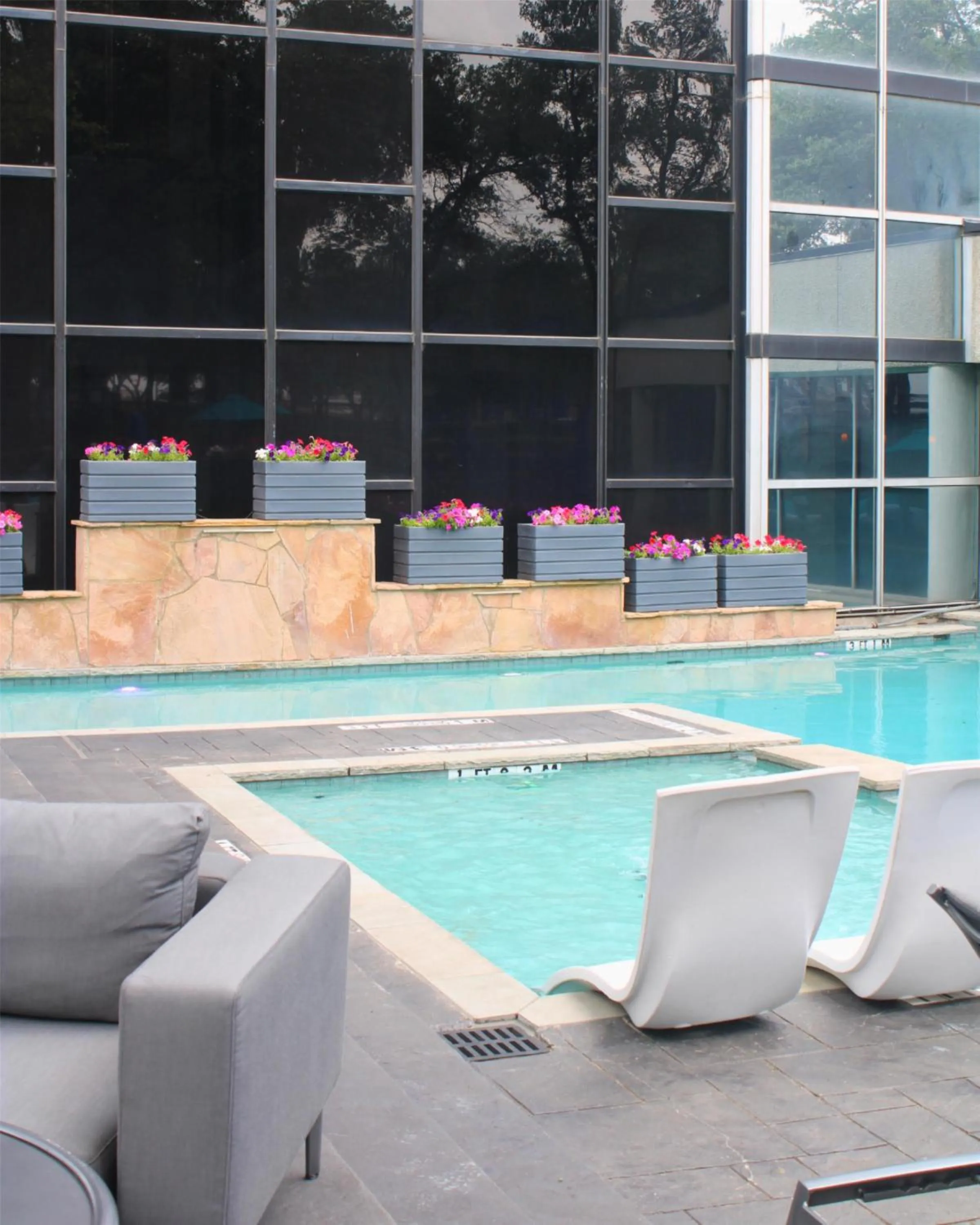 Pool view in Hilton Dallas Lincoln Centre by the Galleria