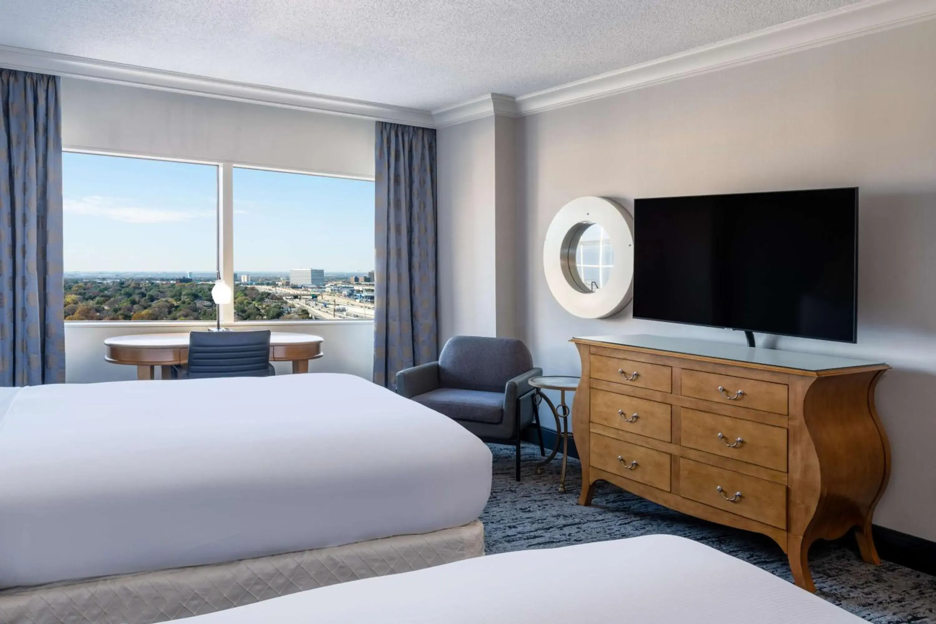 Deluxe Double Room with Two Double Beds in Hilton Dallas Lincoln Centre by the Galleria Deluxe Double Room with Two Double Beds in Hilton Dallas Lincoln Centre by the Galleria