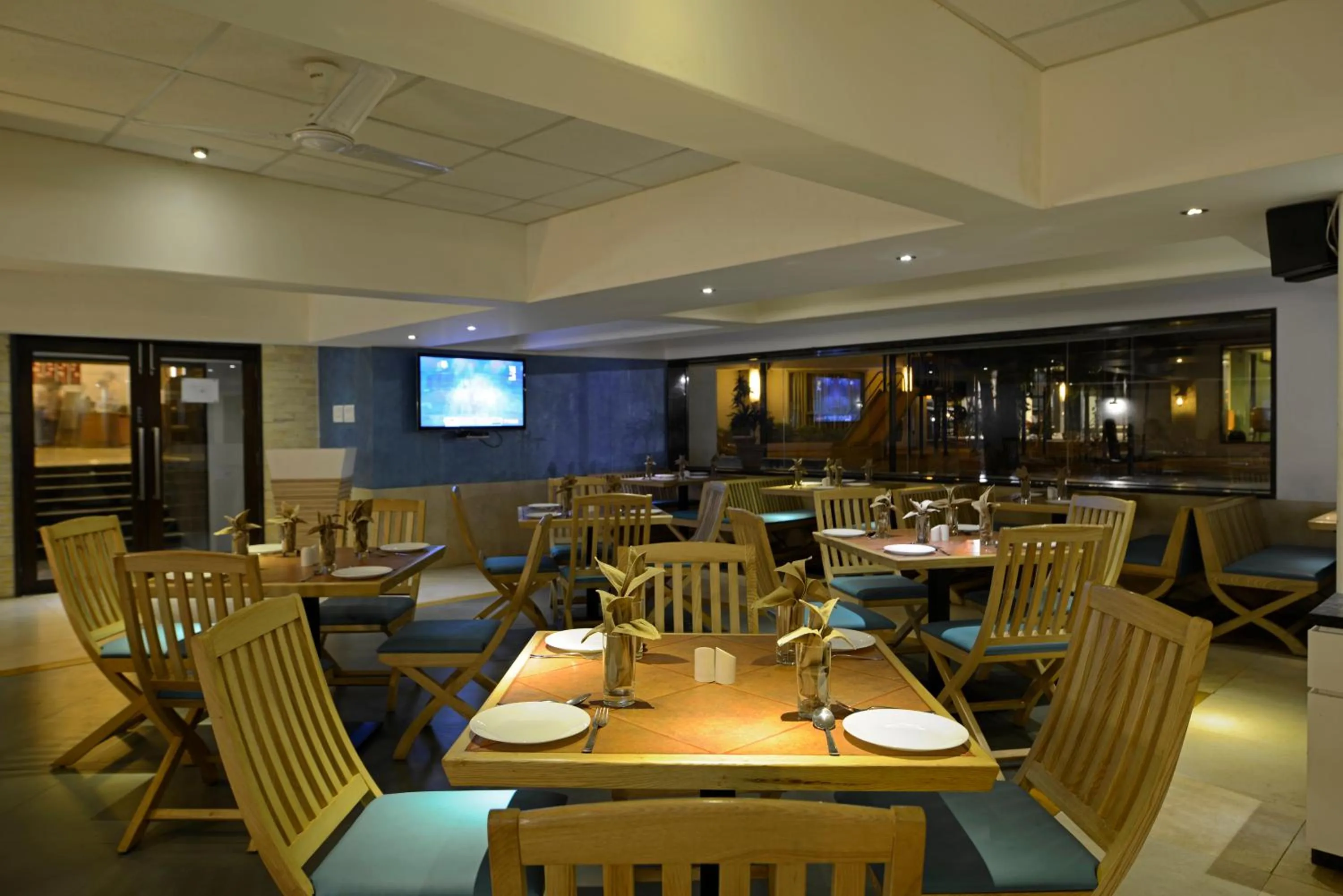Restaurant/places to eat in GCC Hotel and Club
