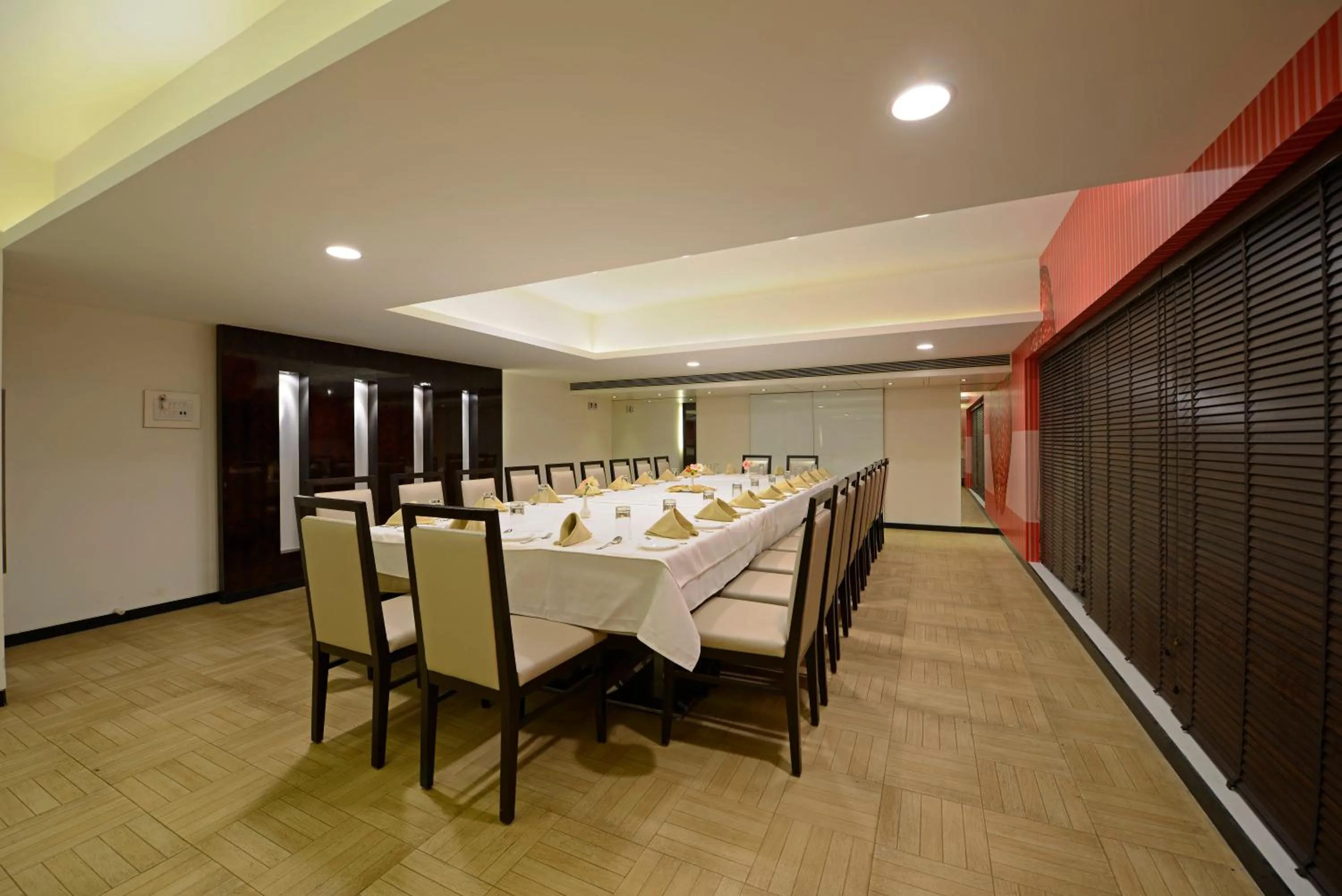Business facilities in GCC Hotel and Club