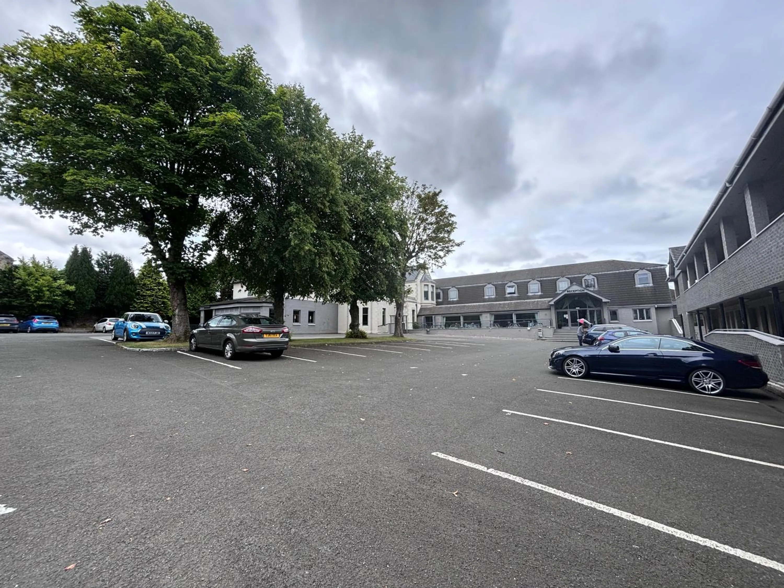 Parking in Richmond Park Hotel