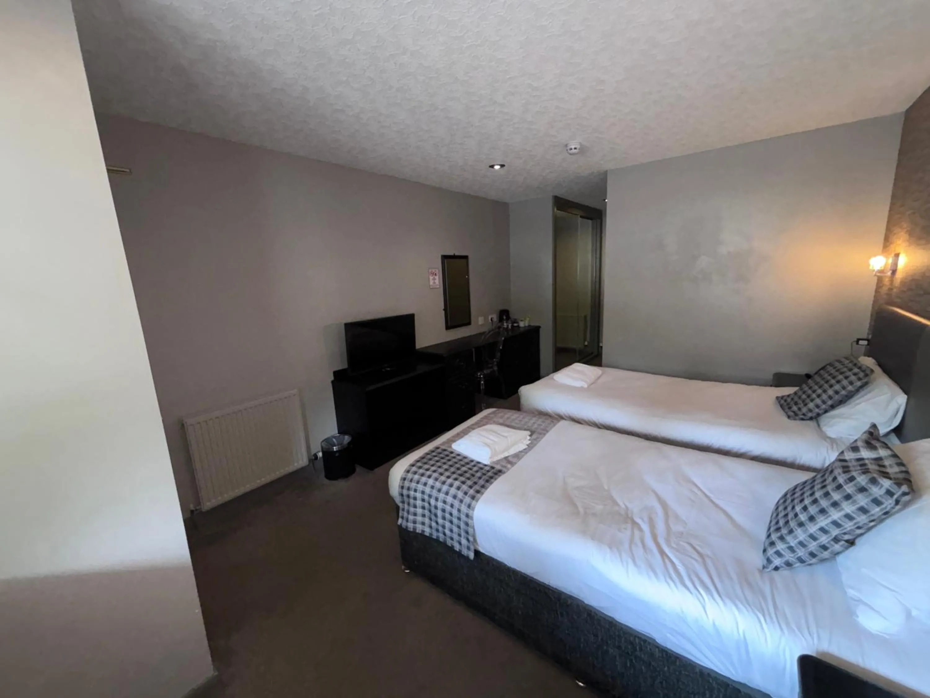 Bedroom, Bed in Richmond Park Hotel