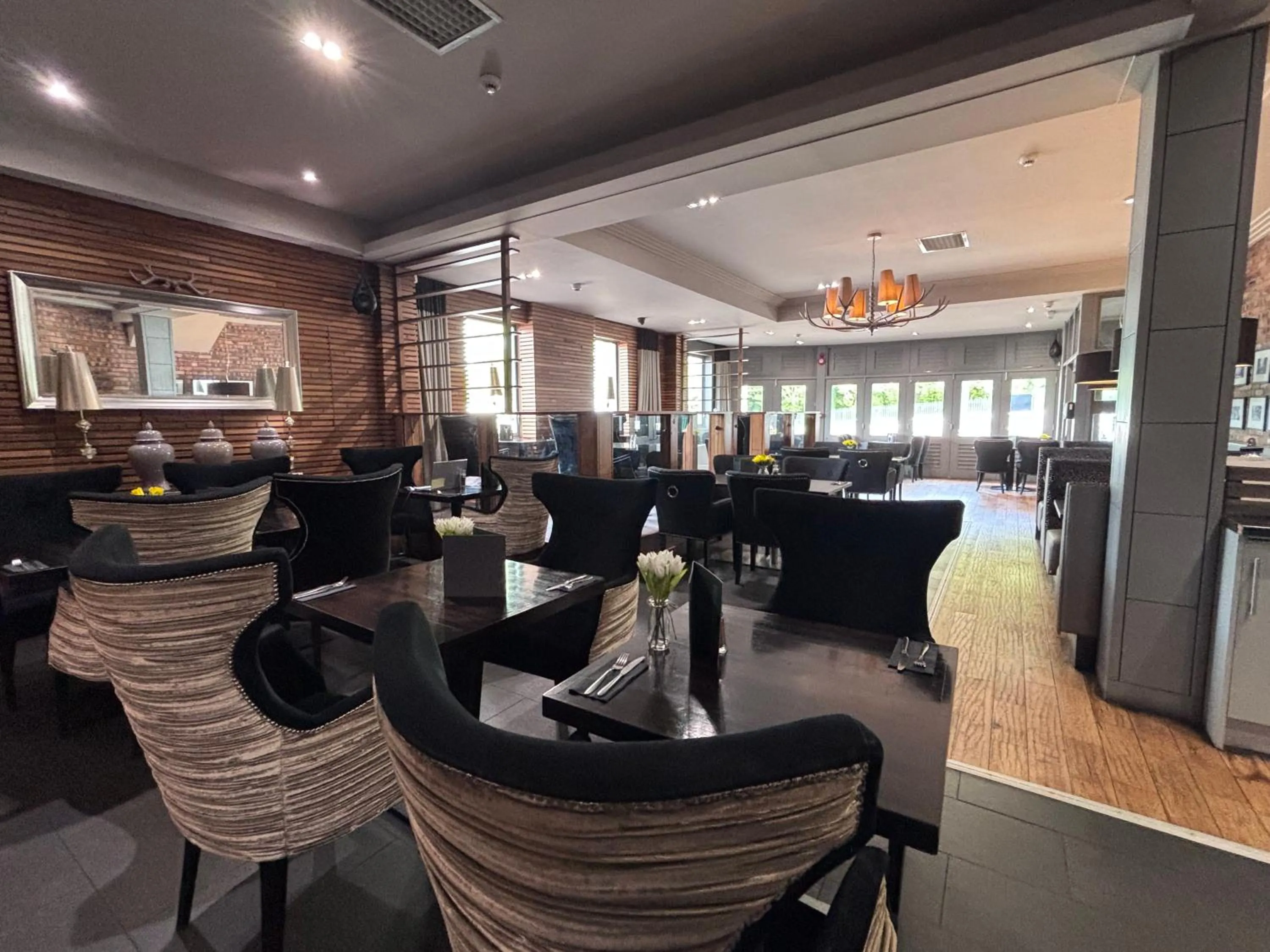 Restaurant/places to eat in Richmond Park Hotel