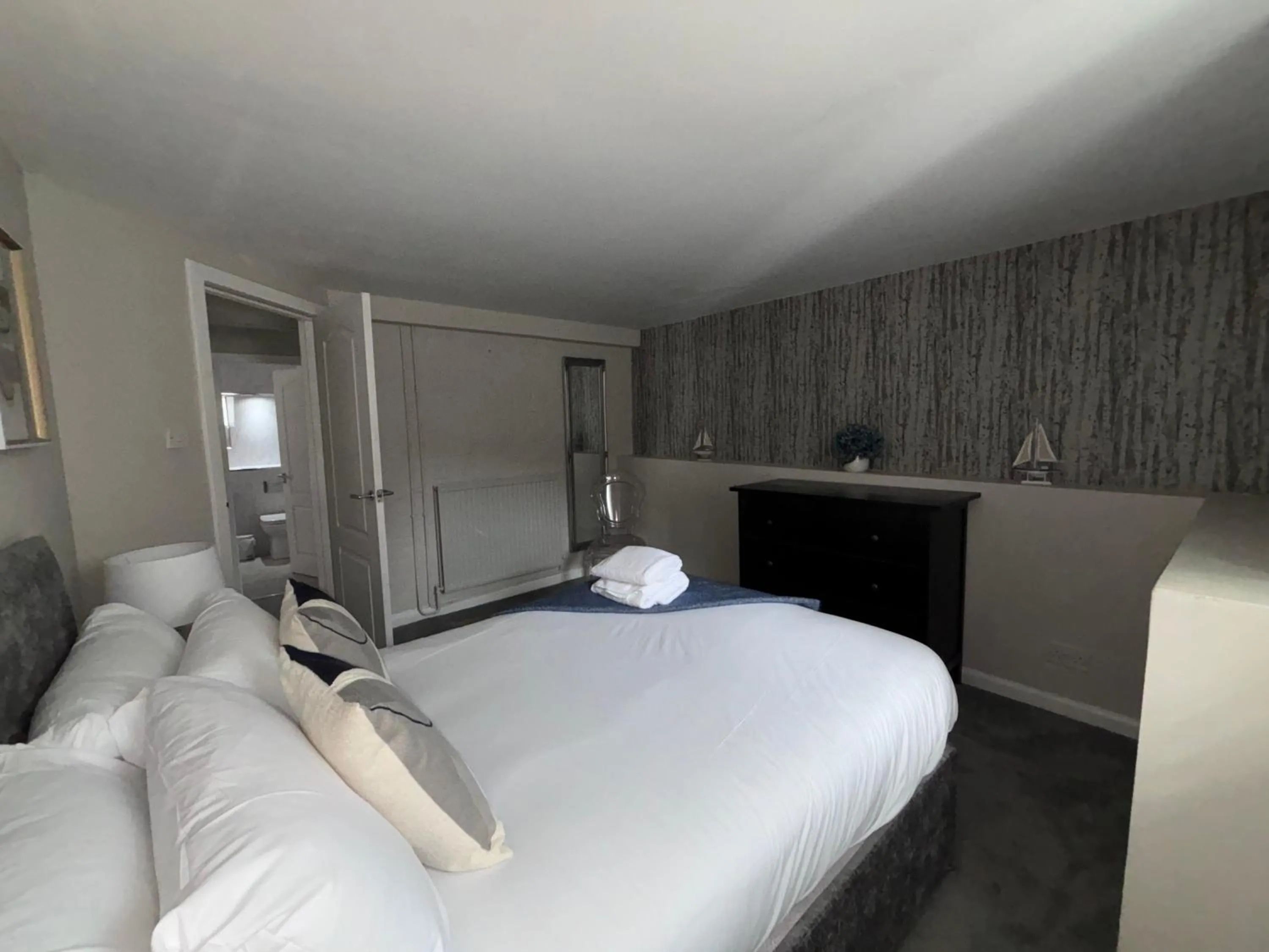 Bed in Richmond Park Hotel