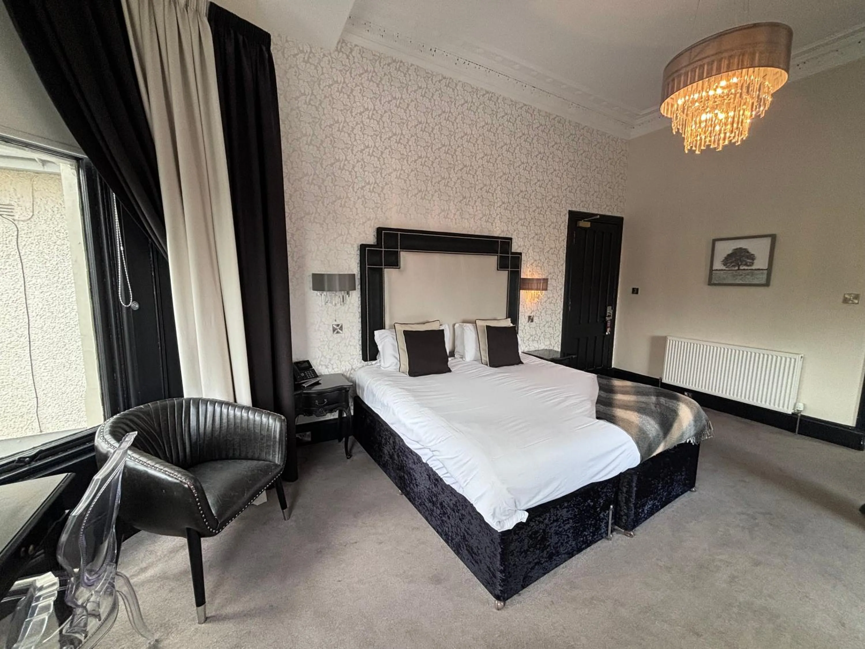 Photo of the whole room, Bed in Richmond Park Hotel