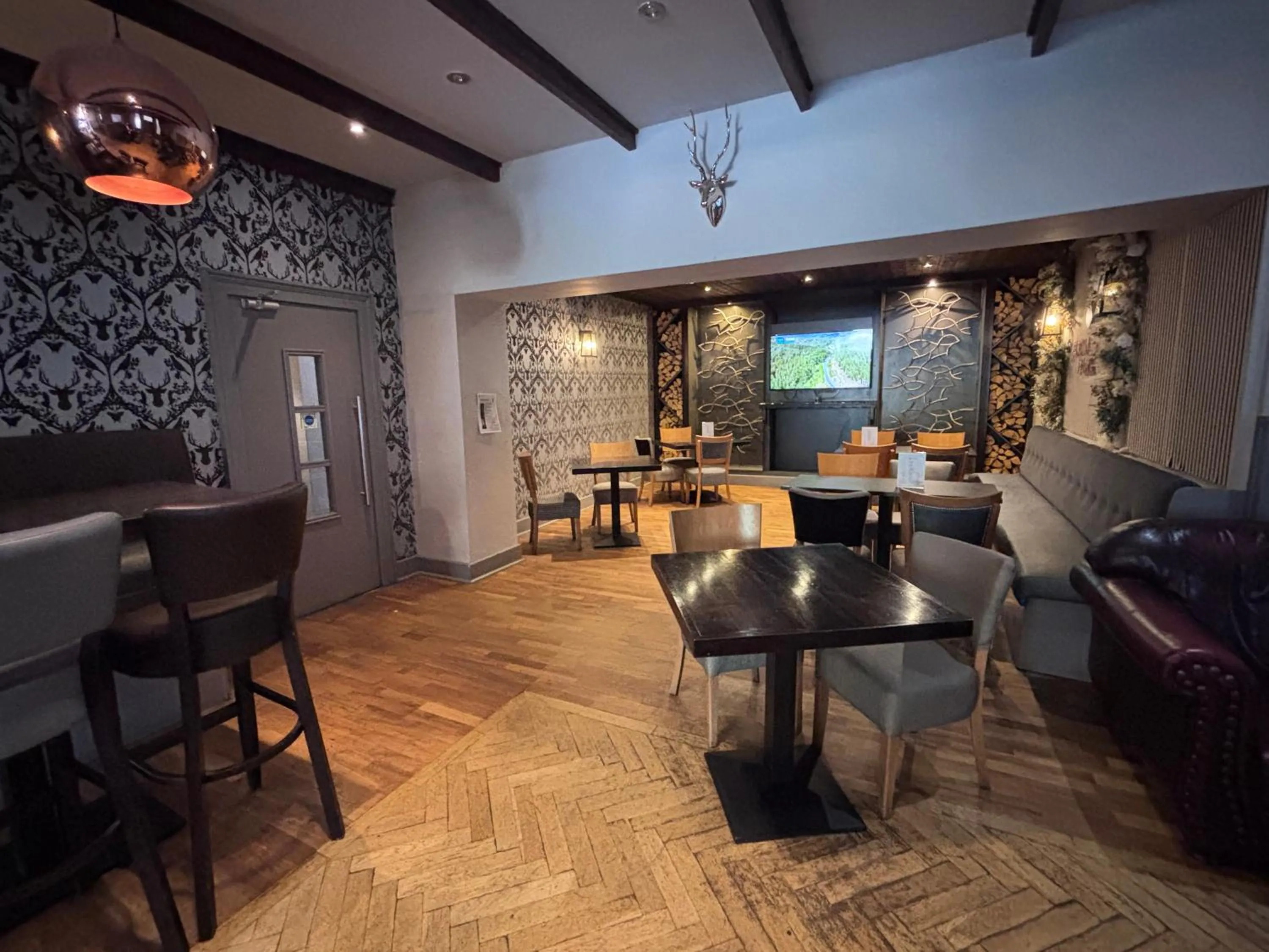 Lounge or bar in Richmond Park Hotel