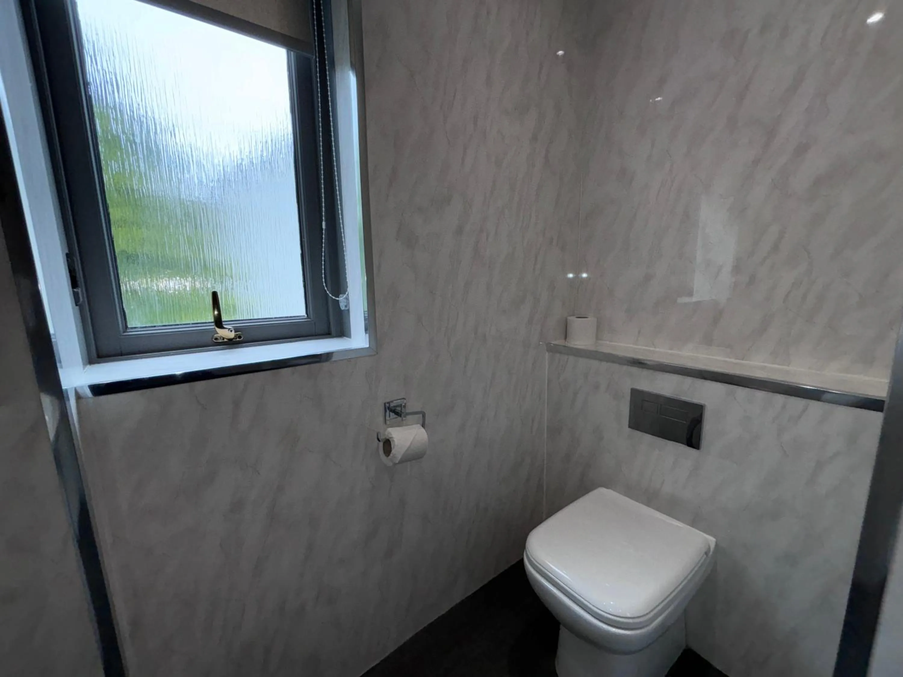 Toilet in Richmond Park Hotel