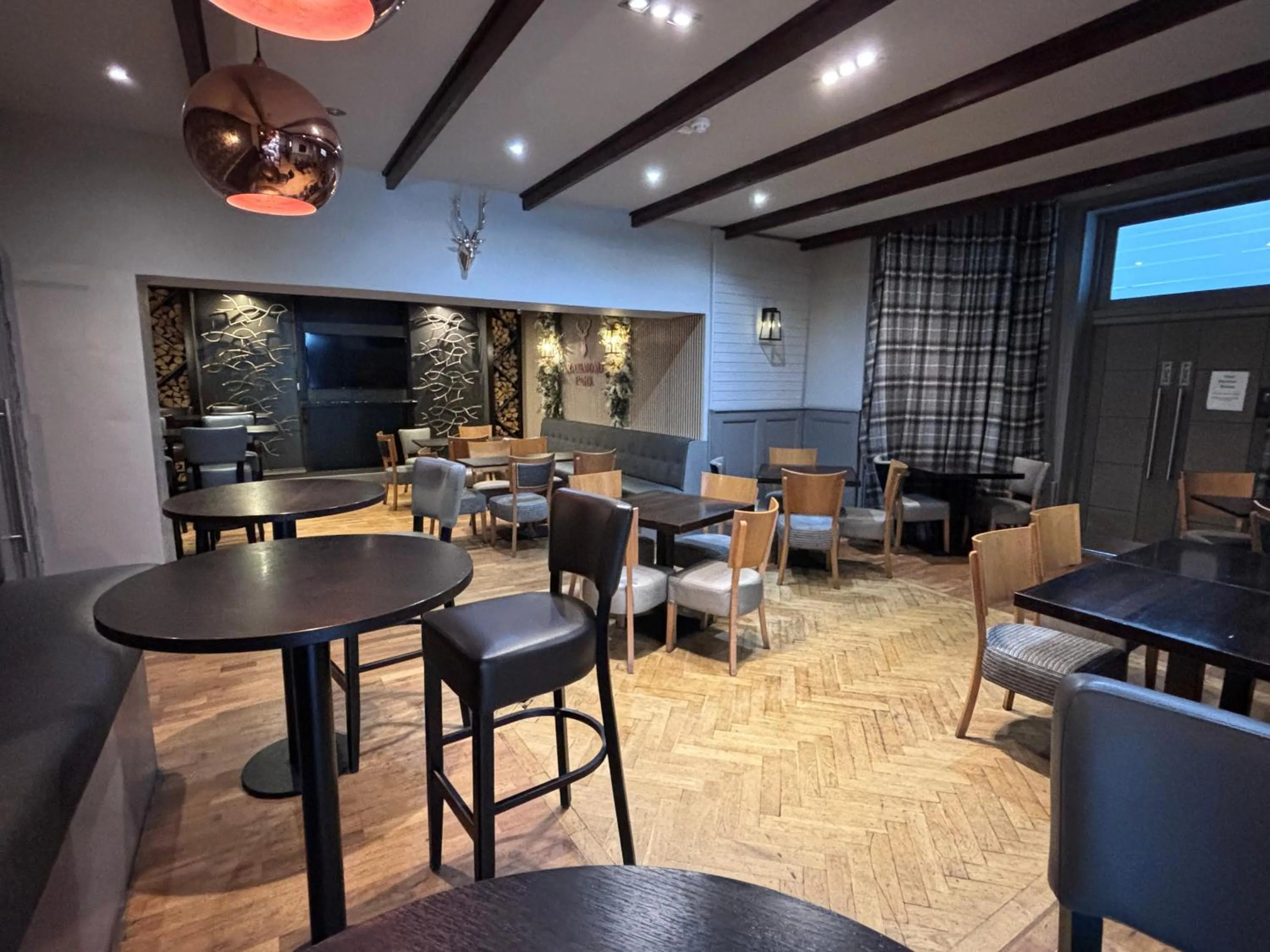 Lounge or bar in Richmond Park Hotel