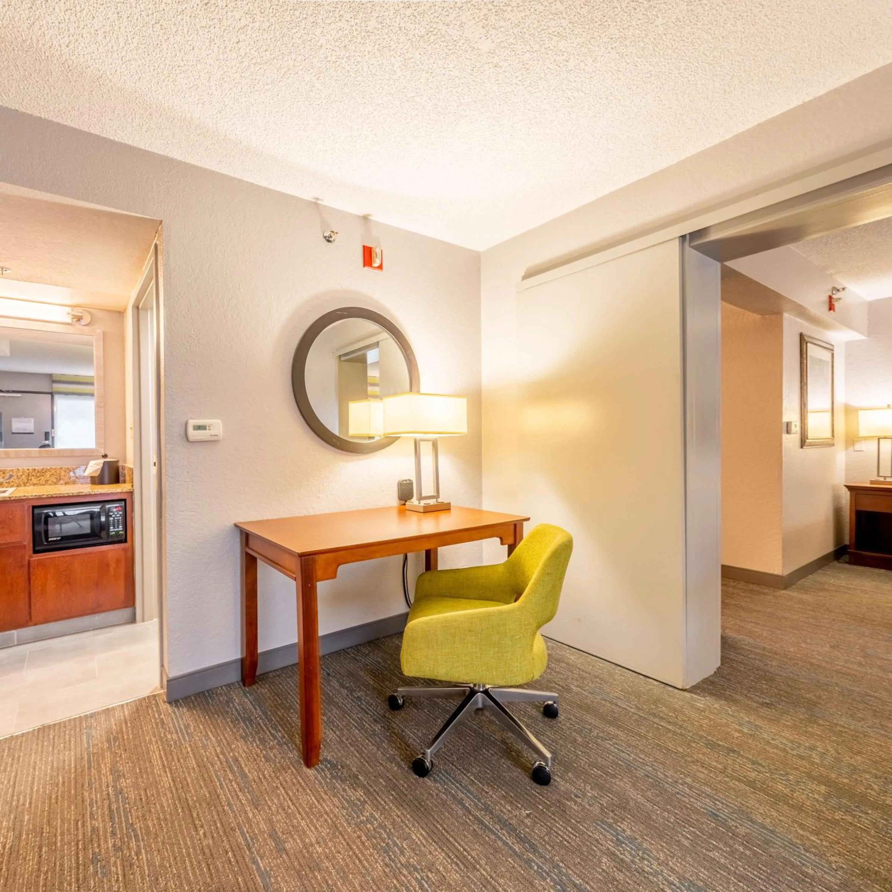 Bedroom in Hampton Inn Gainesville