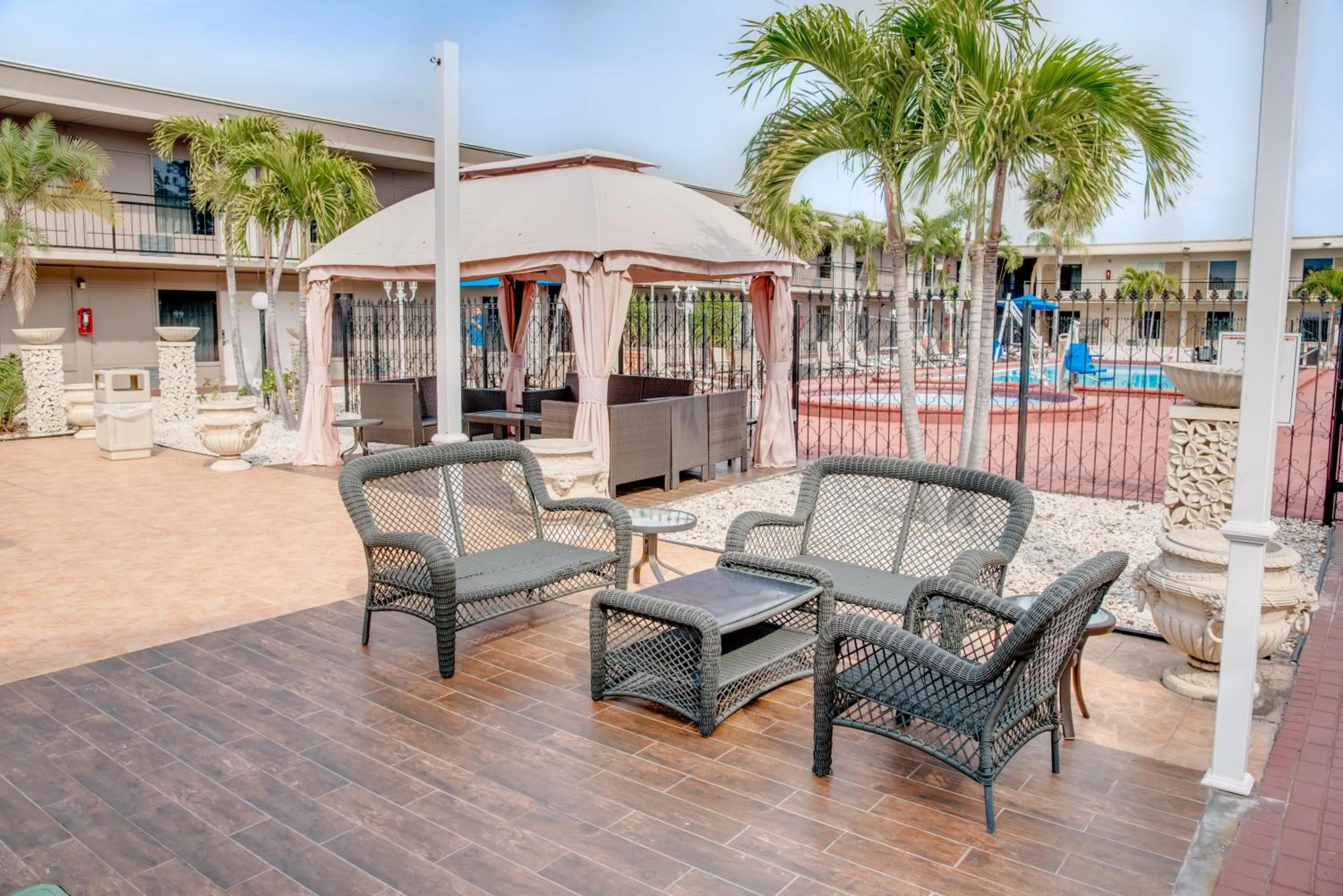 Lounge or bar in Super 8 by Wyndham St. Petersburg