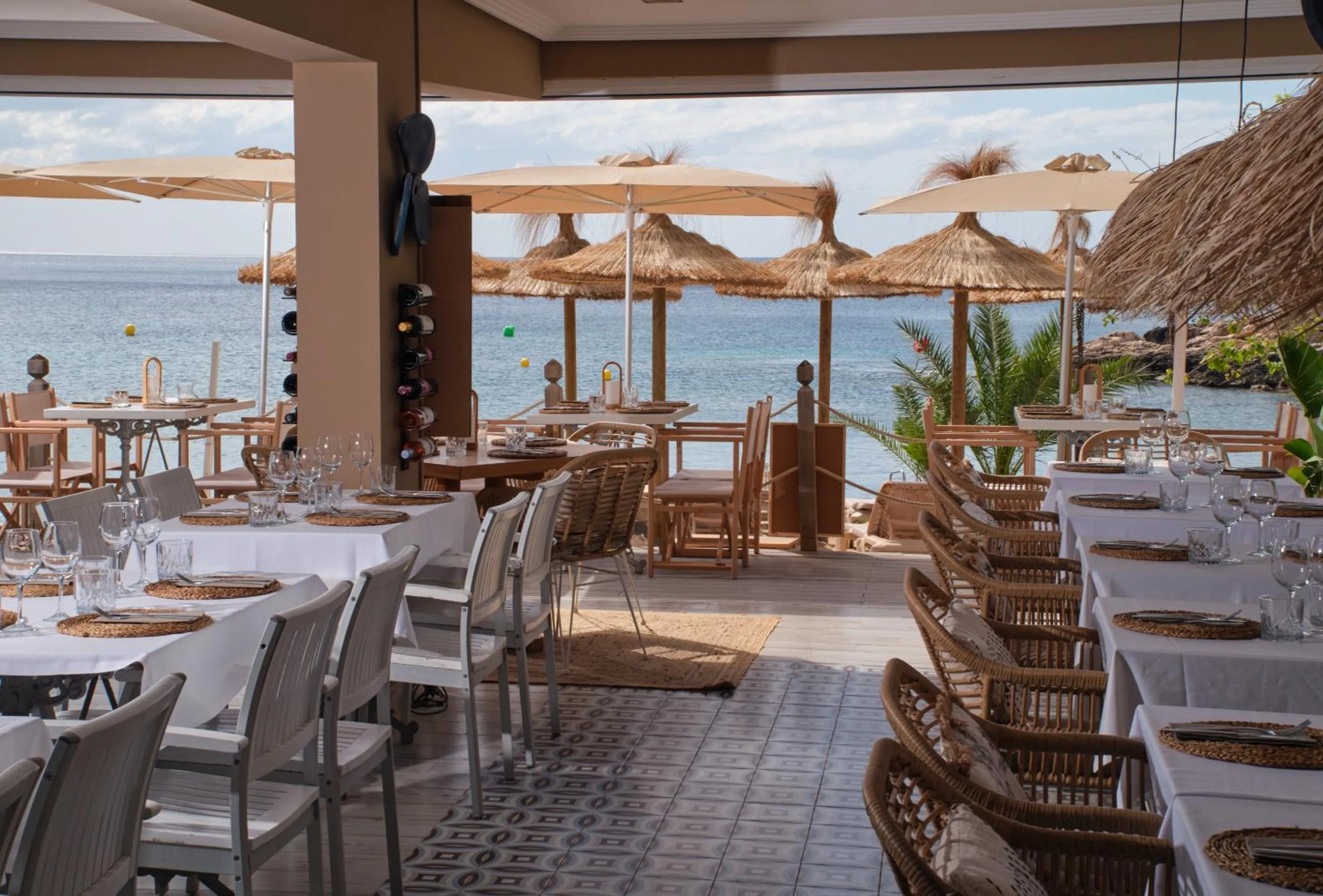 Restaurant/places to eat in Son Caliu Apartamentos