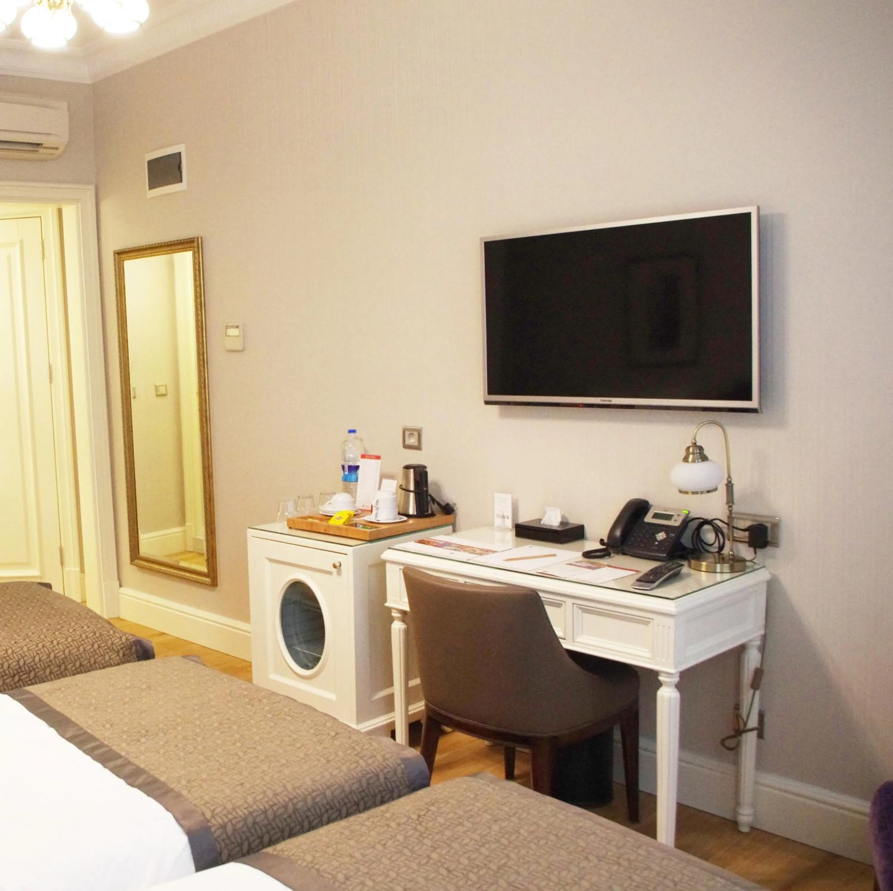 Coffee/tea facilities, Bed in Meroddi Galata Mansion