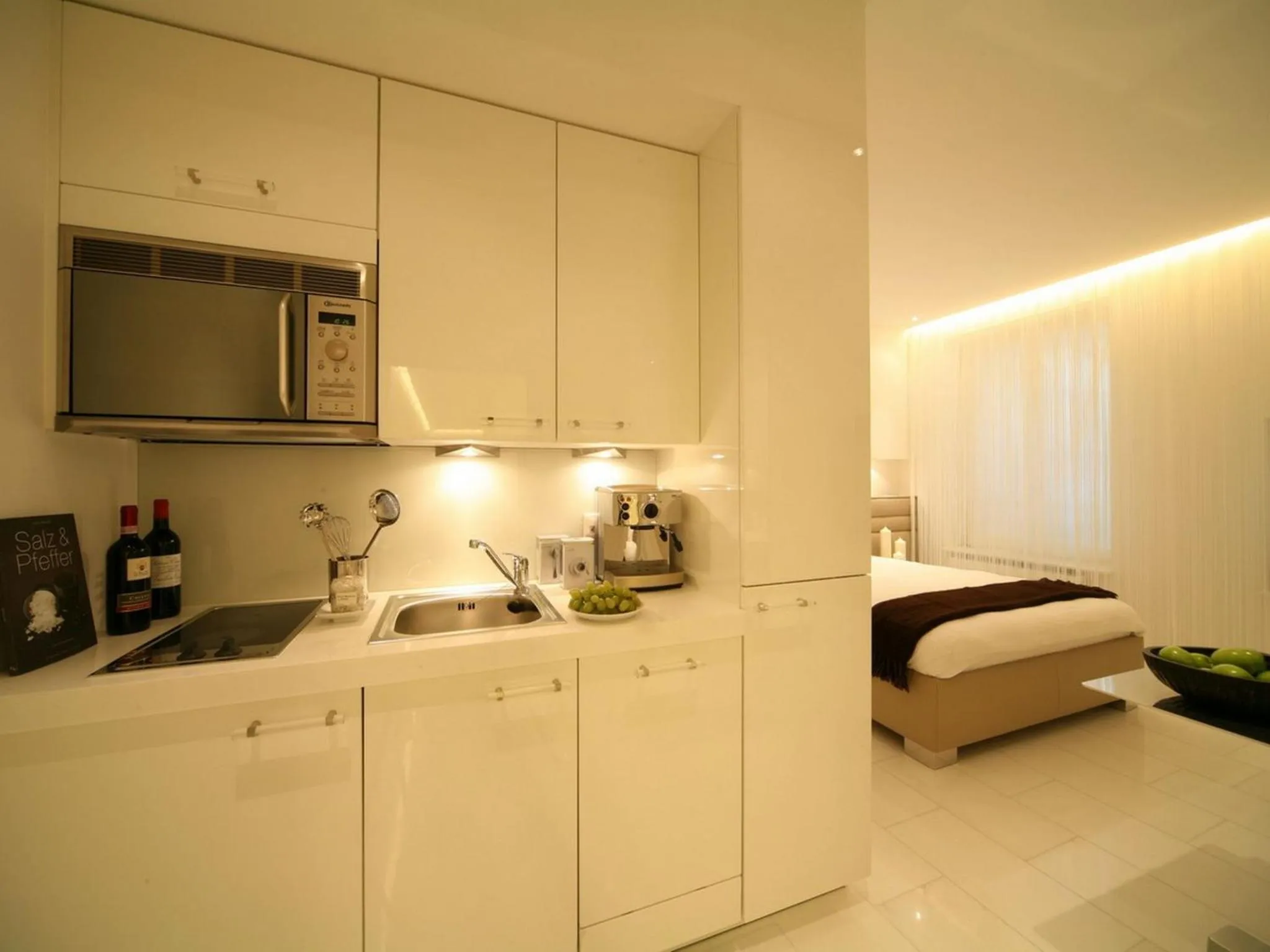 Kitchen or kitchenette, Bed in VISIONAPARTMENTS Gerechtigkeitsgasse - contactless check-in