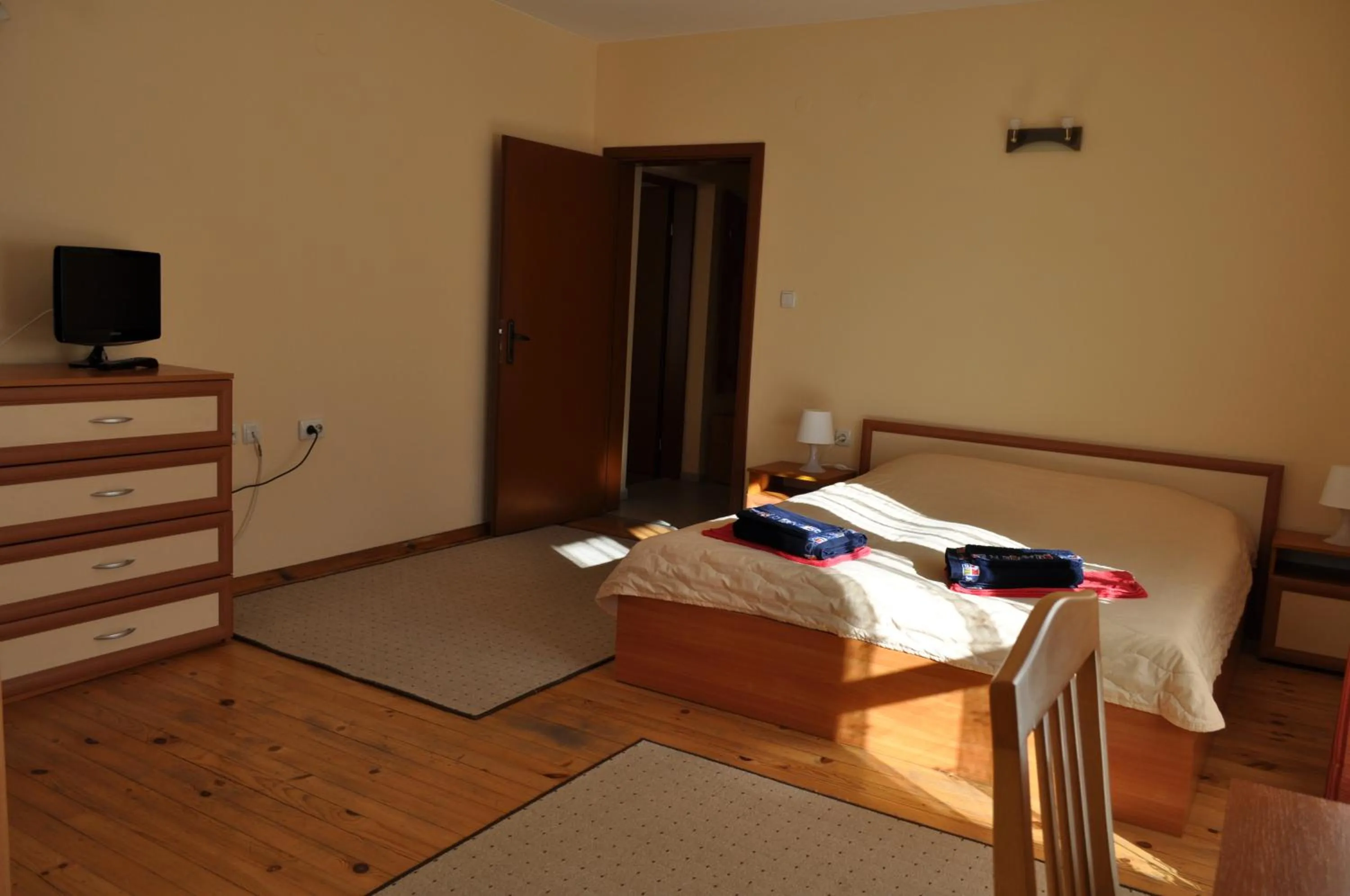 Photo of the whole room, Bed in Family Hotel Biju