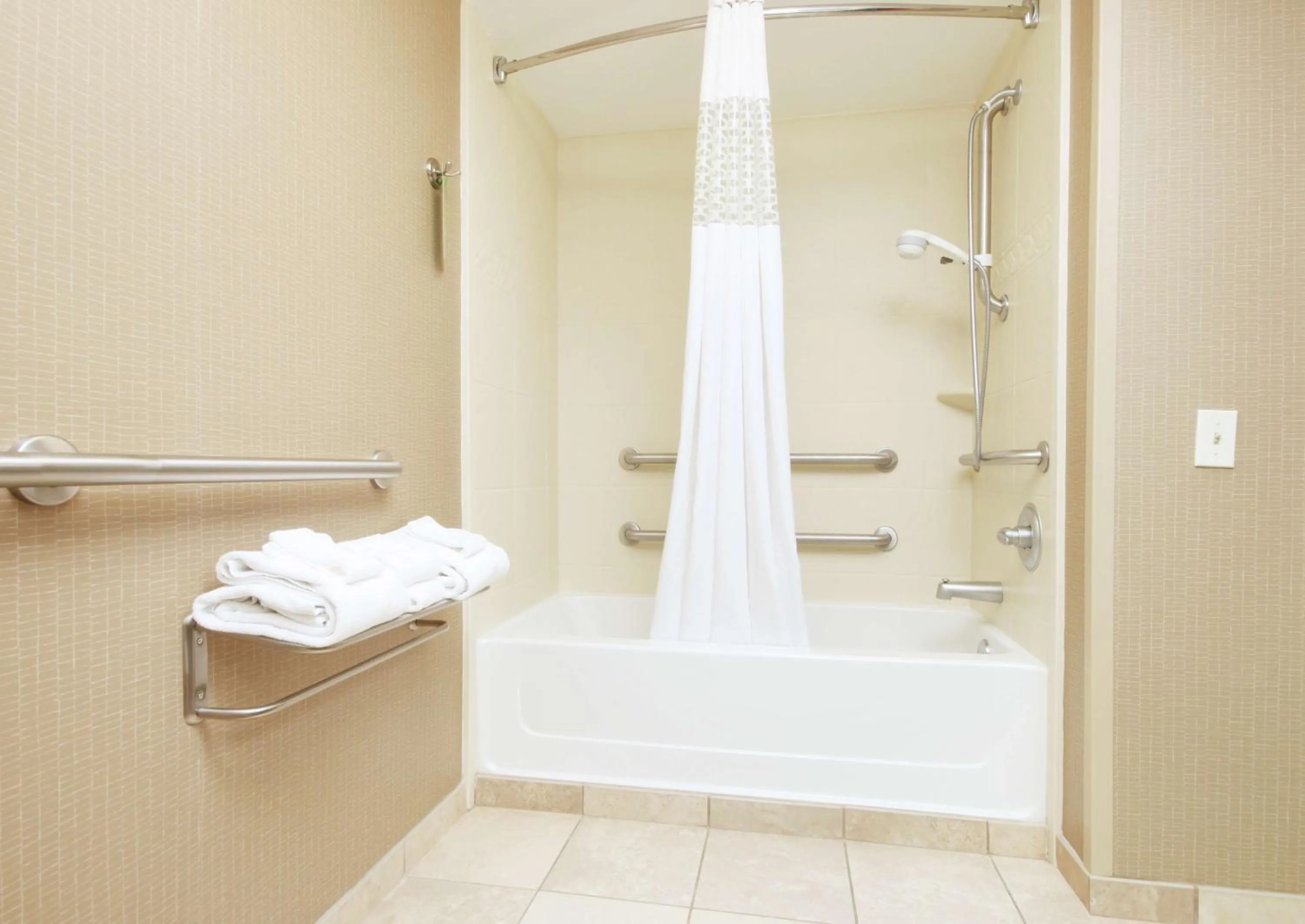 Bathroom in Hampton Inn by Hilton Indianapolis-South