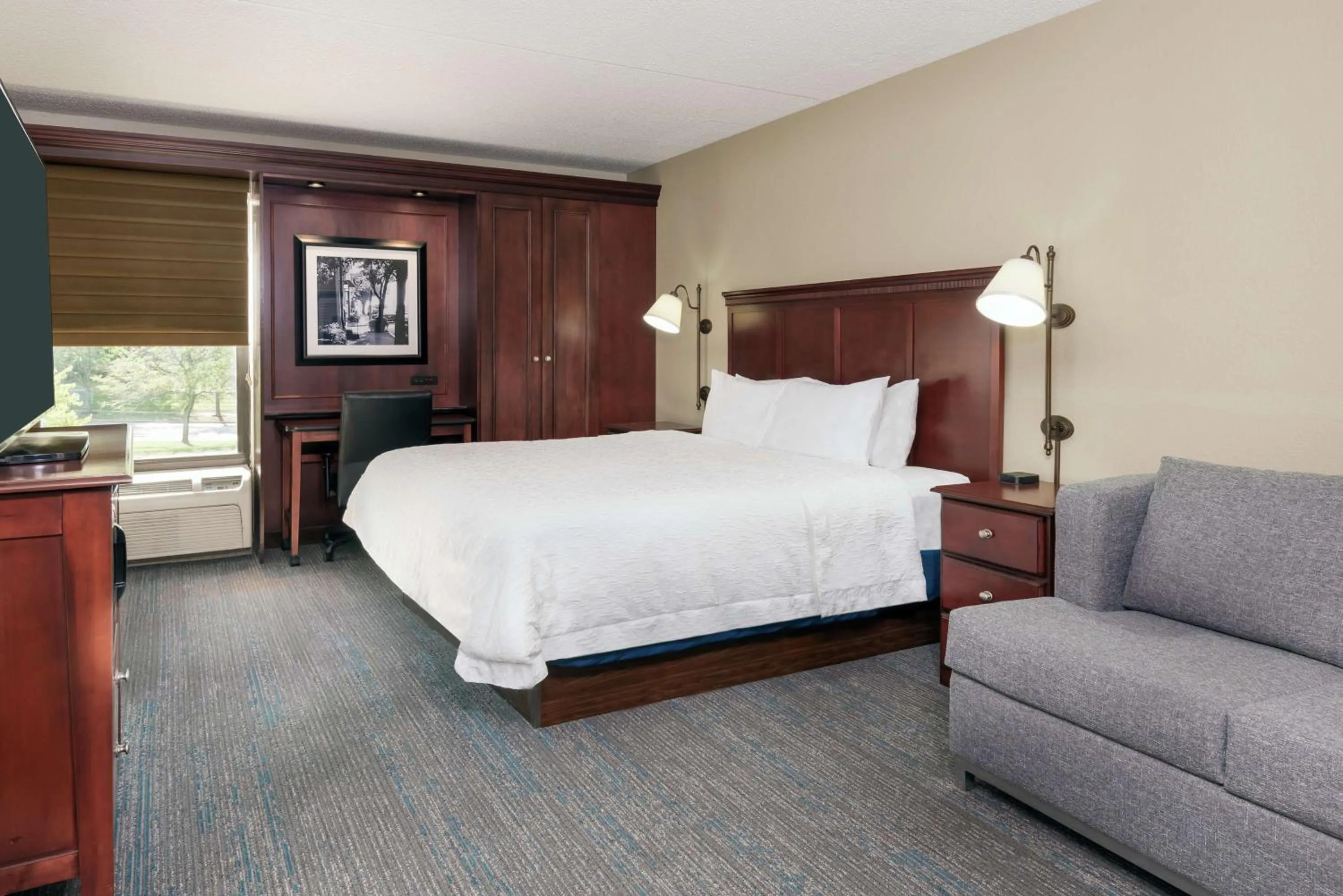Bedroom, Bed in Hampton Inn by Hilton Indianapolis-South