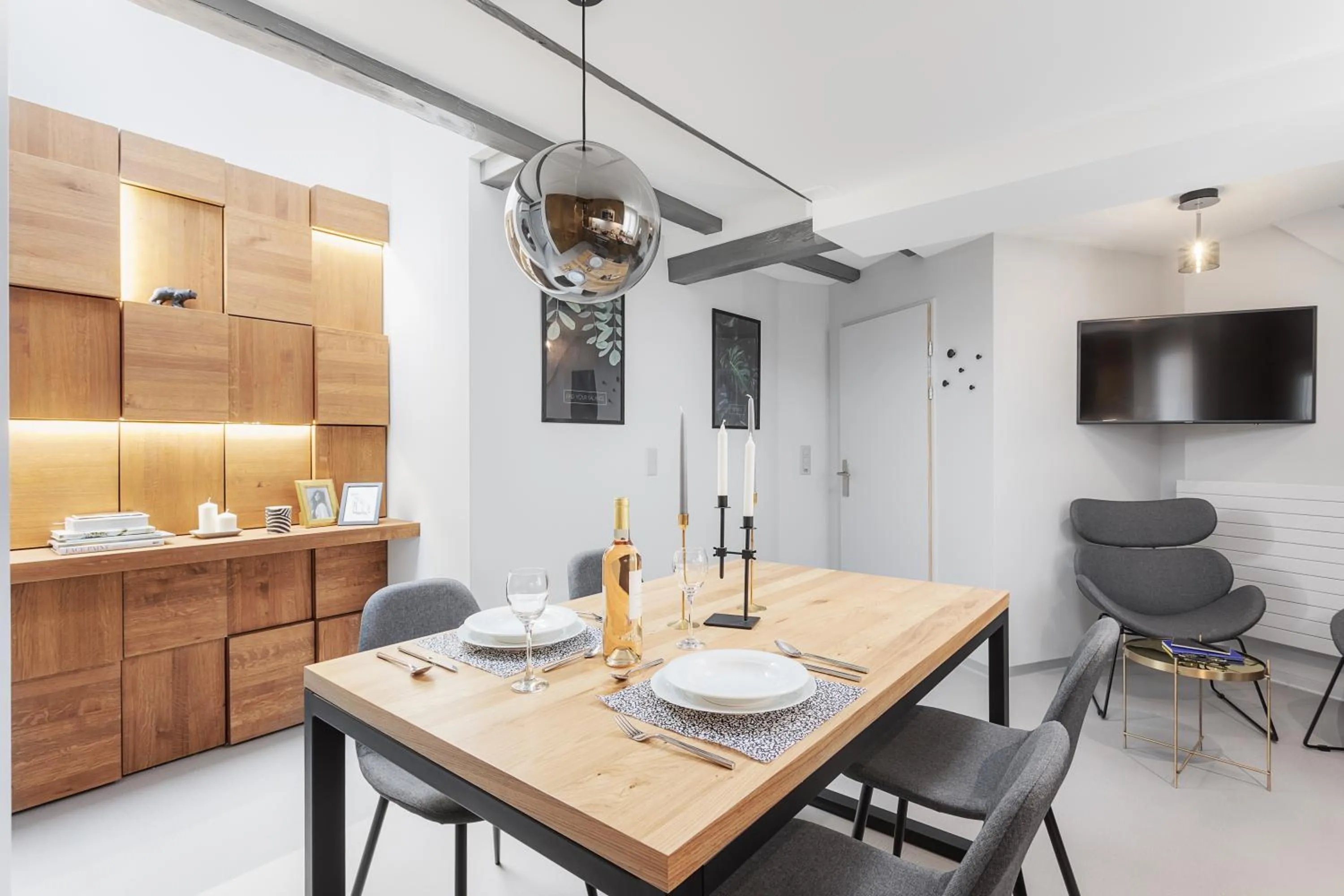 Dining area in VISIONAPARTMENTS Cramerstrasse 2-6 - contactless check-in