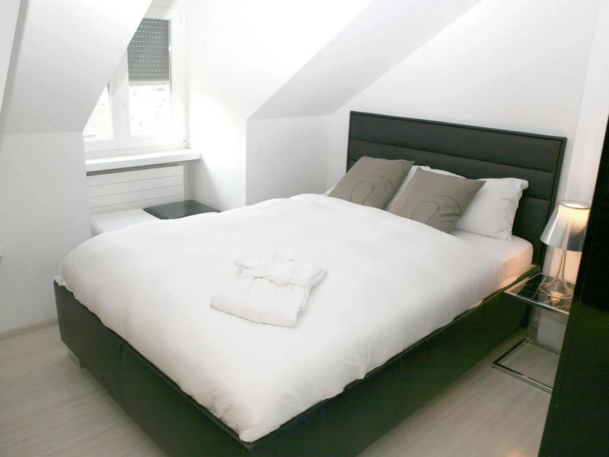 Bedroom, Bed in VISIONAPARTMENTS Cramerstrasse 2-6 - contactless check-in
