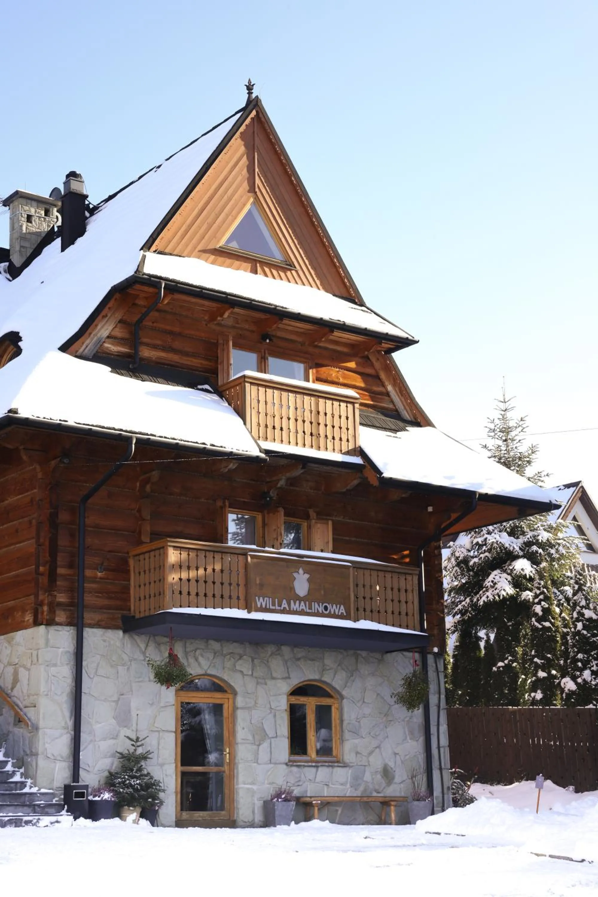 Property building in Willa Malinowa